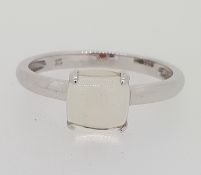 9ct (375) White Gold Lemon Quartz Cabochon Four Claw Ring