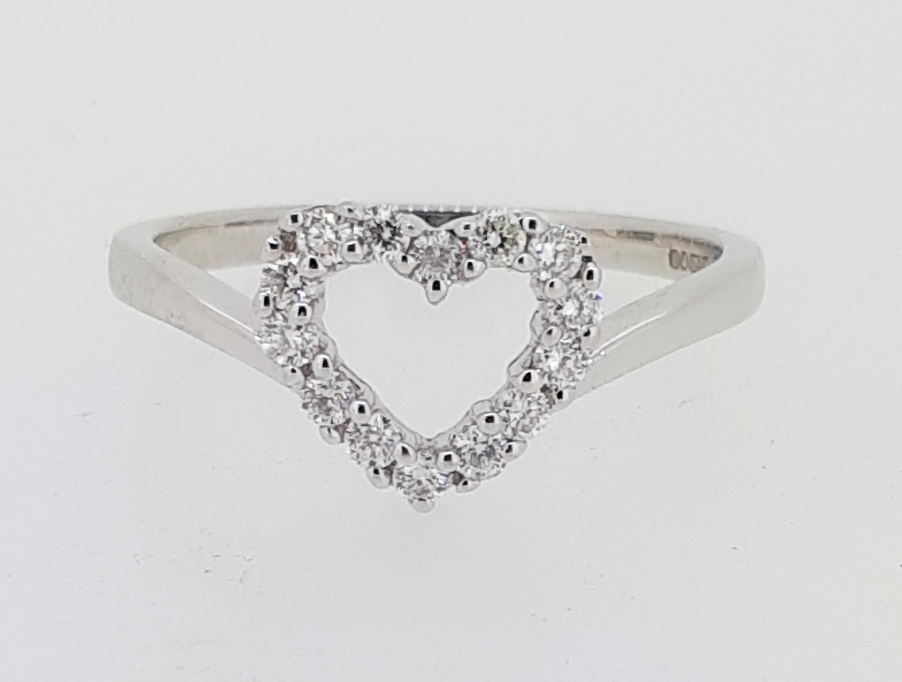 9ct (375) White Gold 0.28ct Diamond Open Heart Ring - Image 2 of 5