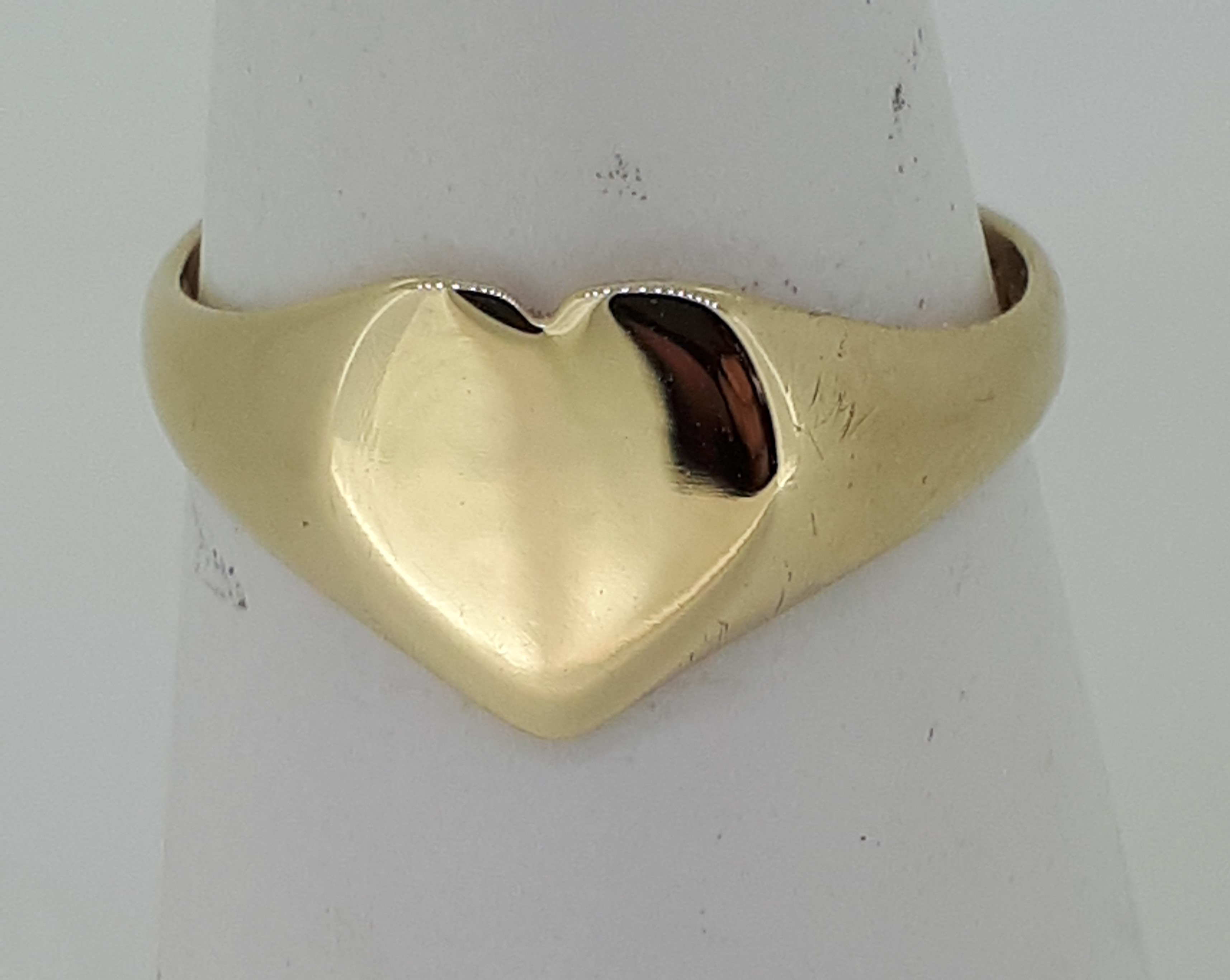 9ct (375) Yellow Gold Heart Signet Ring - Image 6 of 6