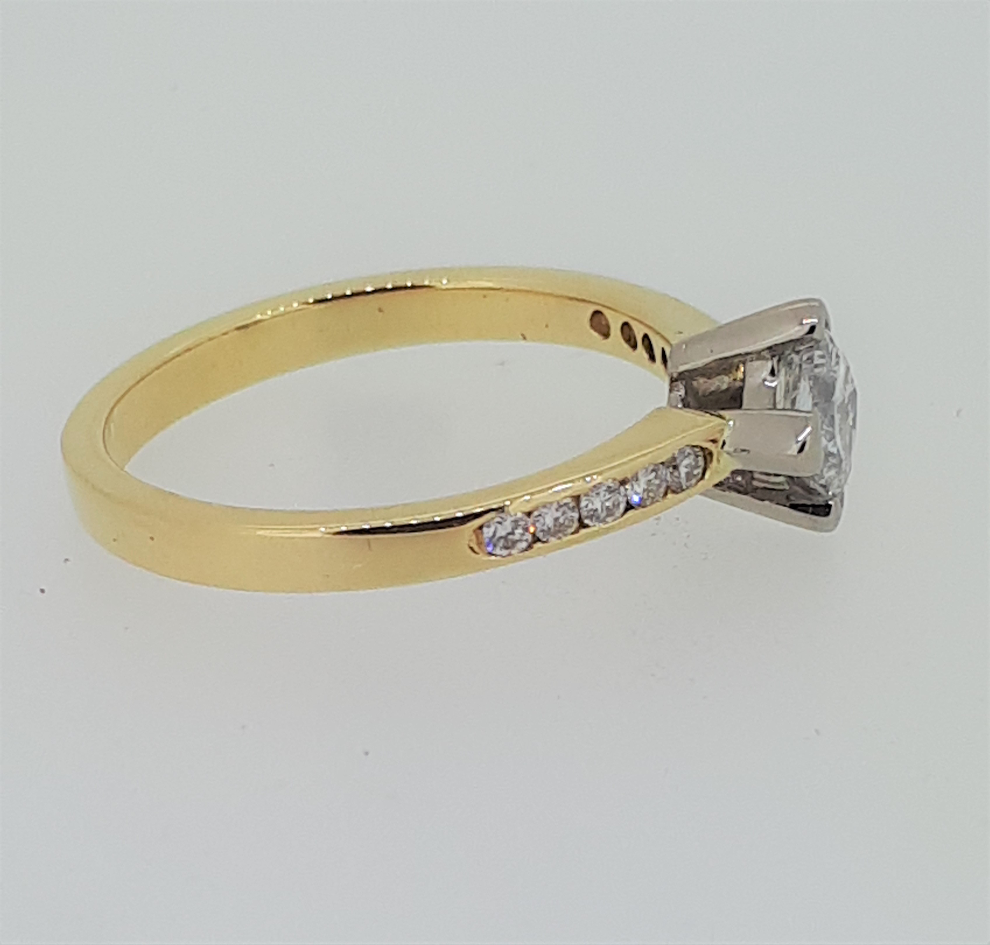 18ct (750) Yellow Gold Princess Cut 0.5ct Diamond Ring with Diamond Shoulders - Image 7 of 10