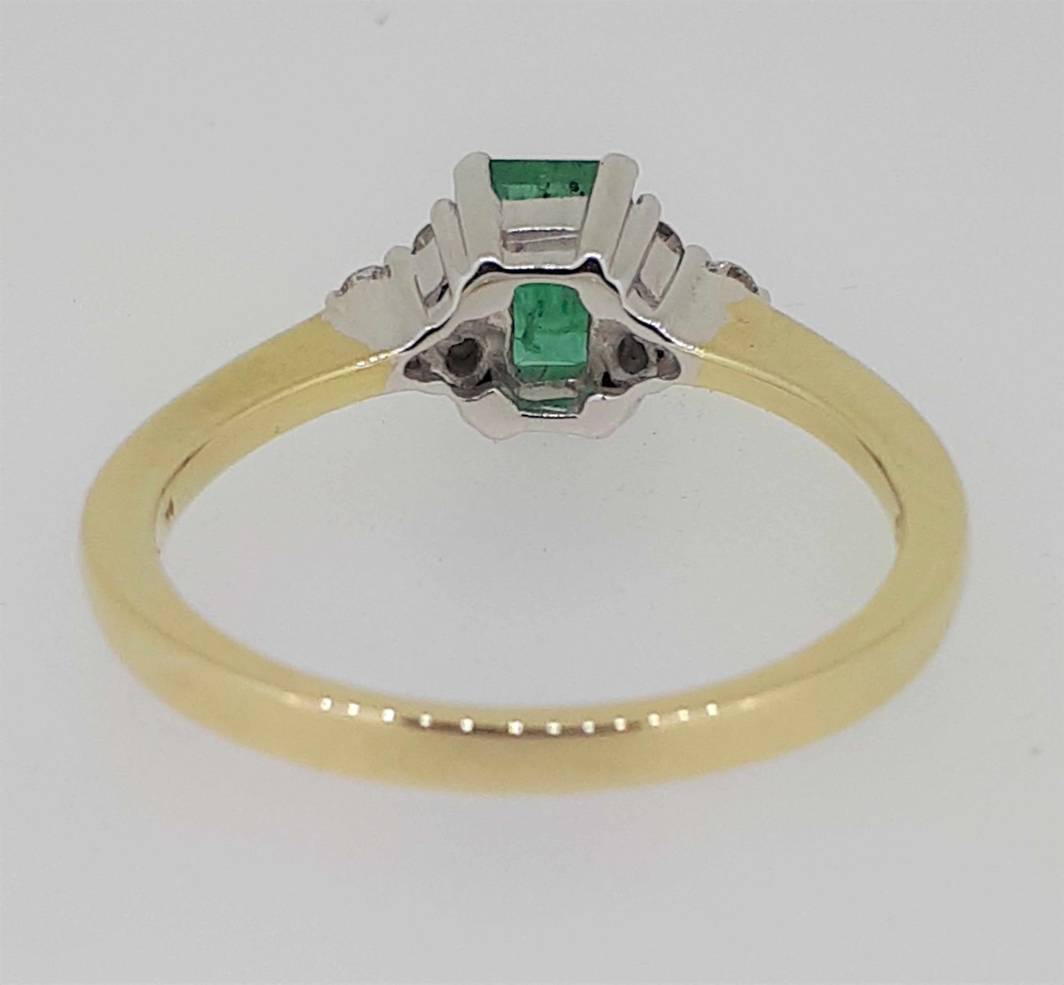 9ct (375) Yellow Gold Emerald Cut Emerald & Diamond Ring - Image 4 of 9