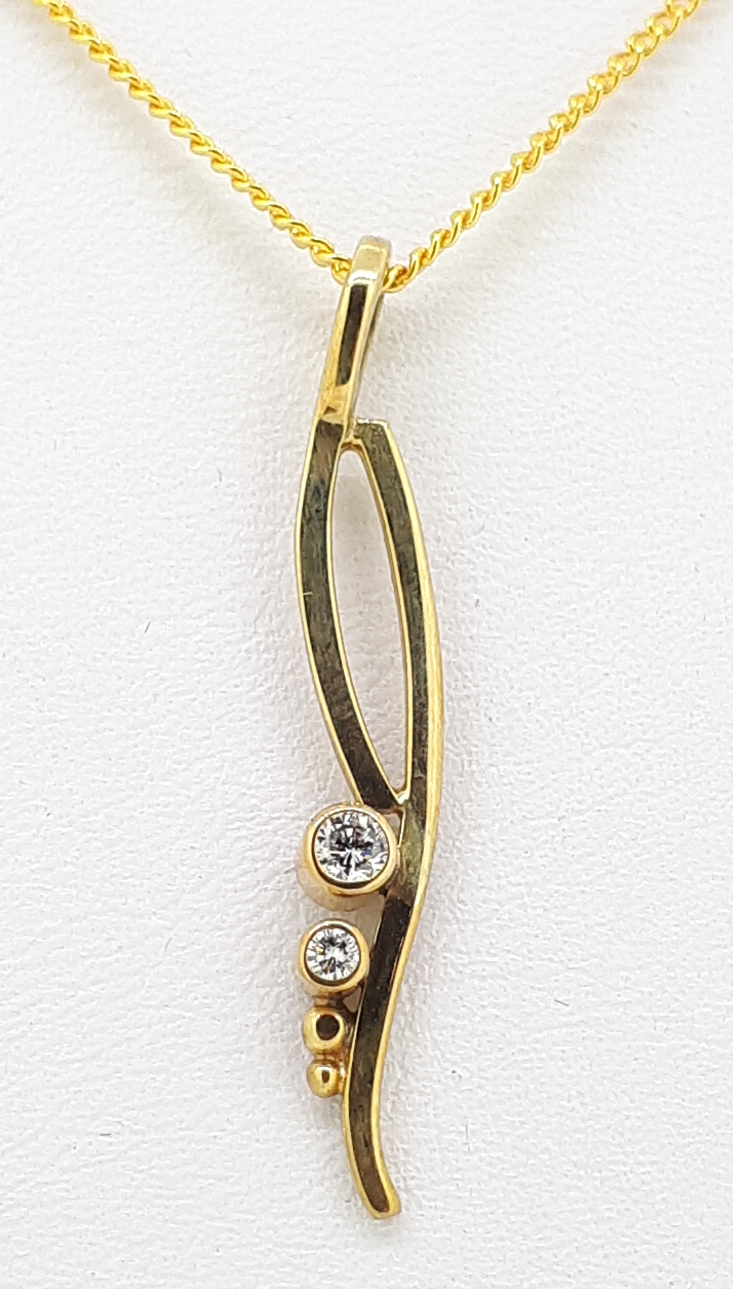 9ct (375) Yellow Gold 0.11ct Diamond Pendant