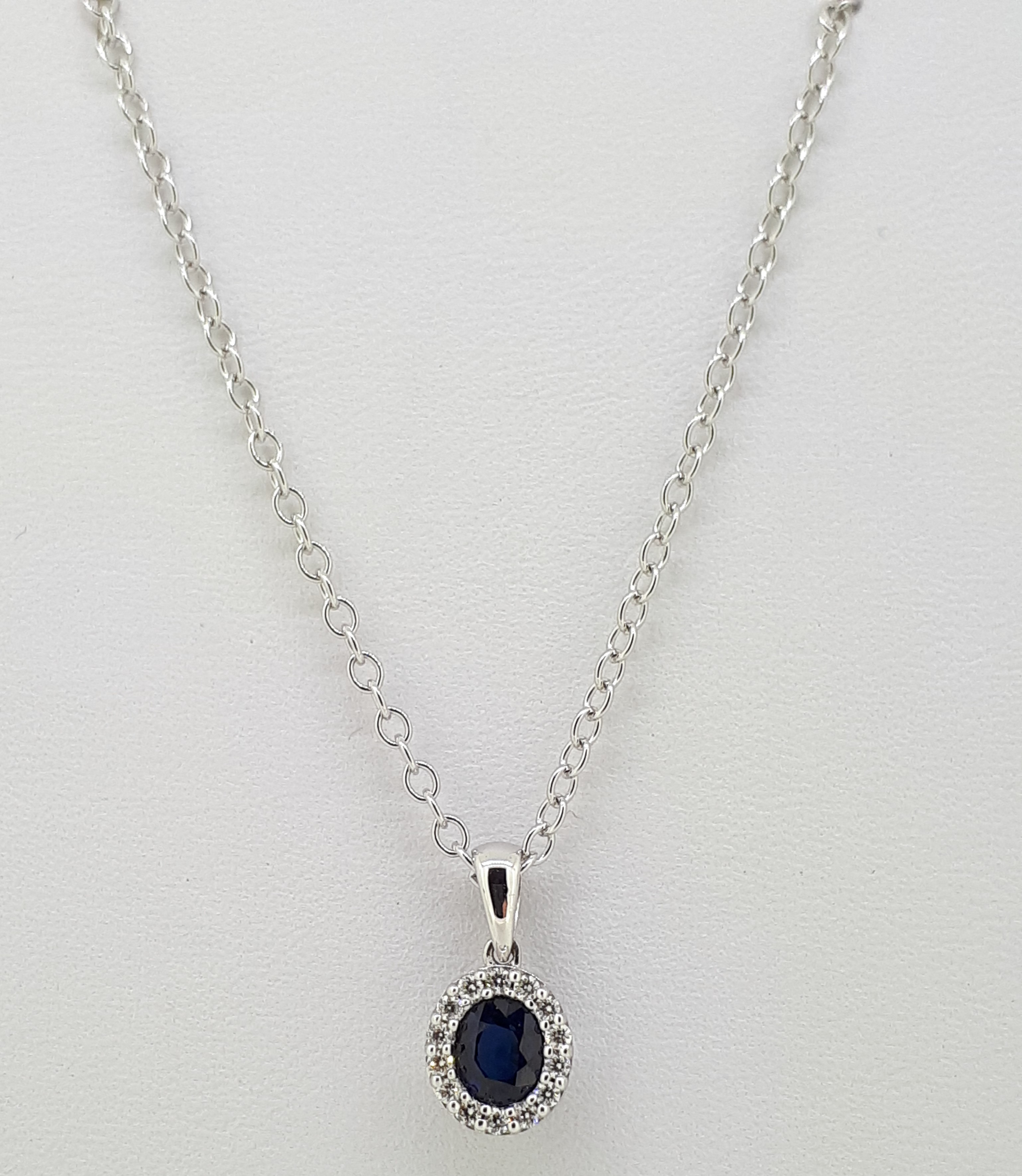 18ct White Gold 0.56ct Sapphire & Diamond Oval Cluster Pendant on Trace Chain - 20" - Image 3 of 4