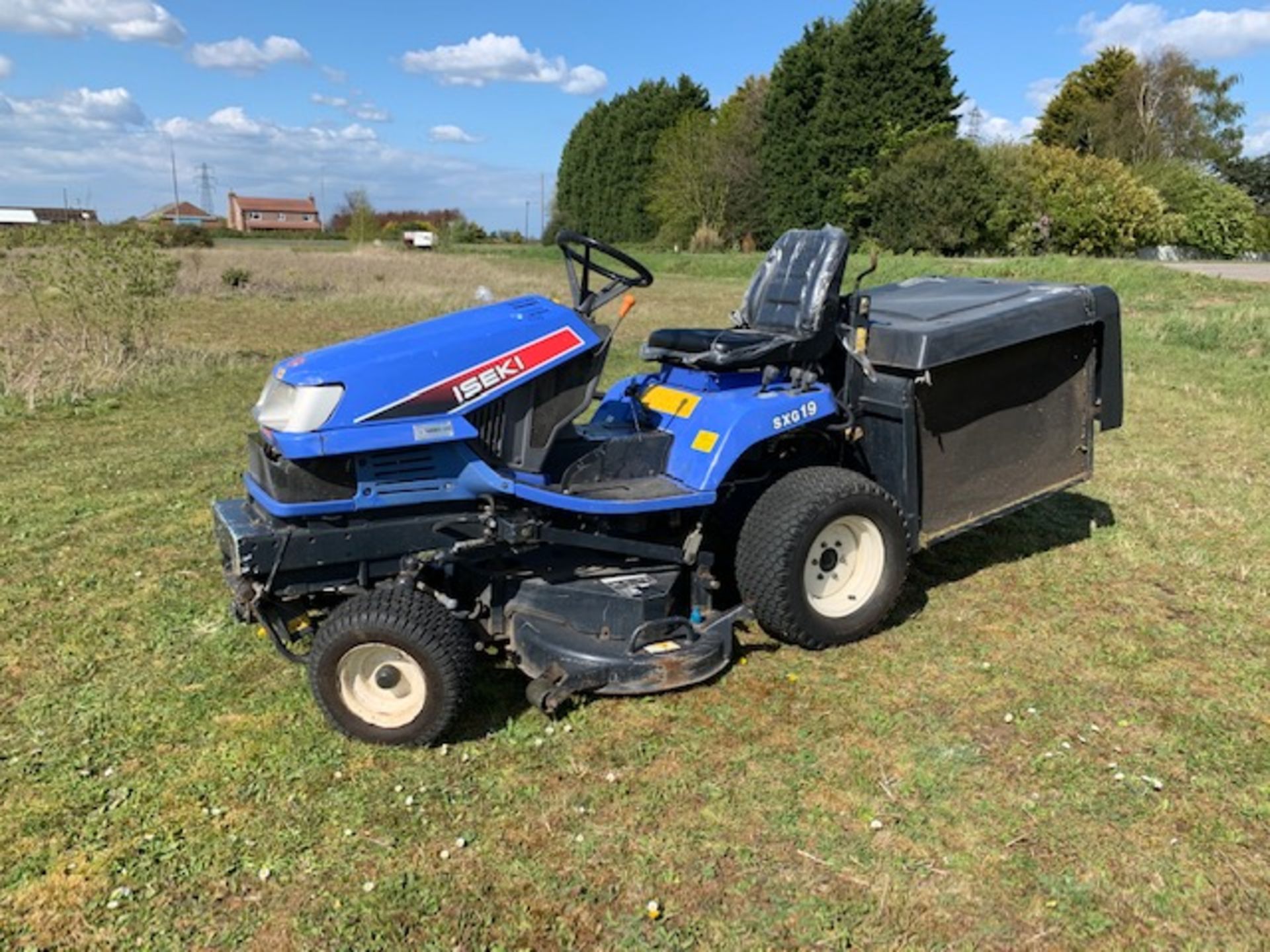 Iseki SXG19 Ride-on mower collector - Diesel - Image 5 of 6