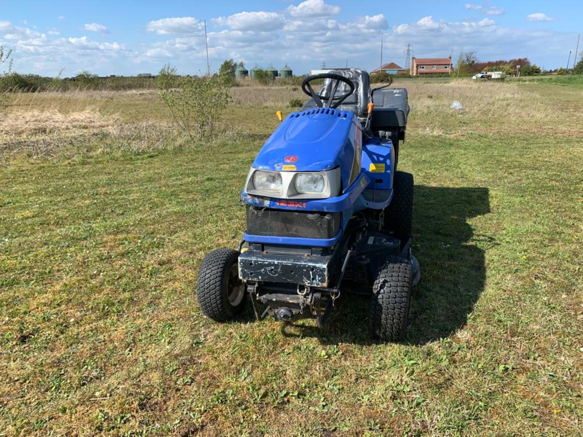 Iseki SXG19 ride on mower - Image 4 of 4