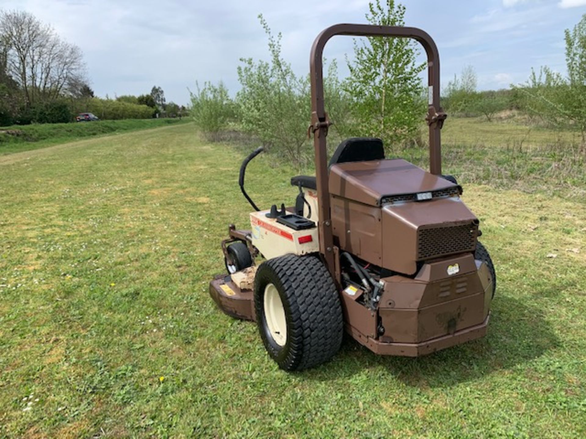 Grasshopper 322d Zero-turn mower Kubota diesel - Image 4 of 6