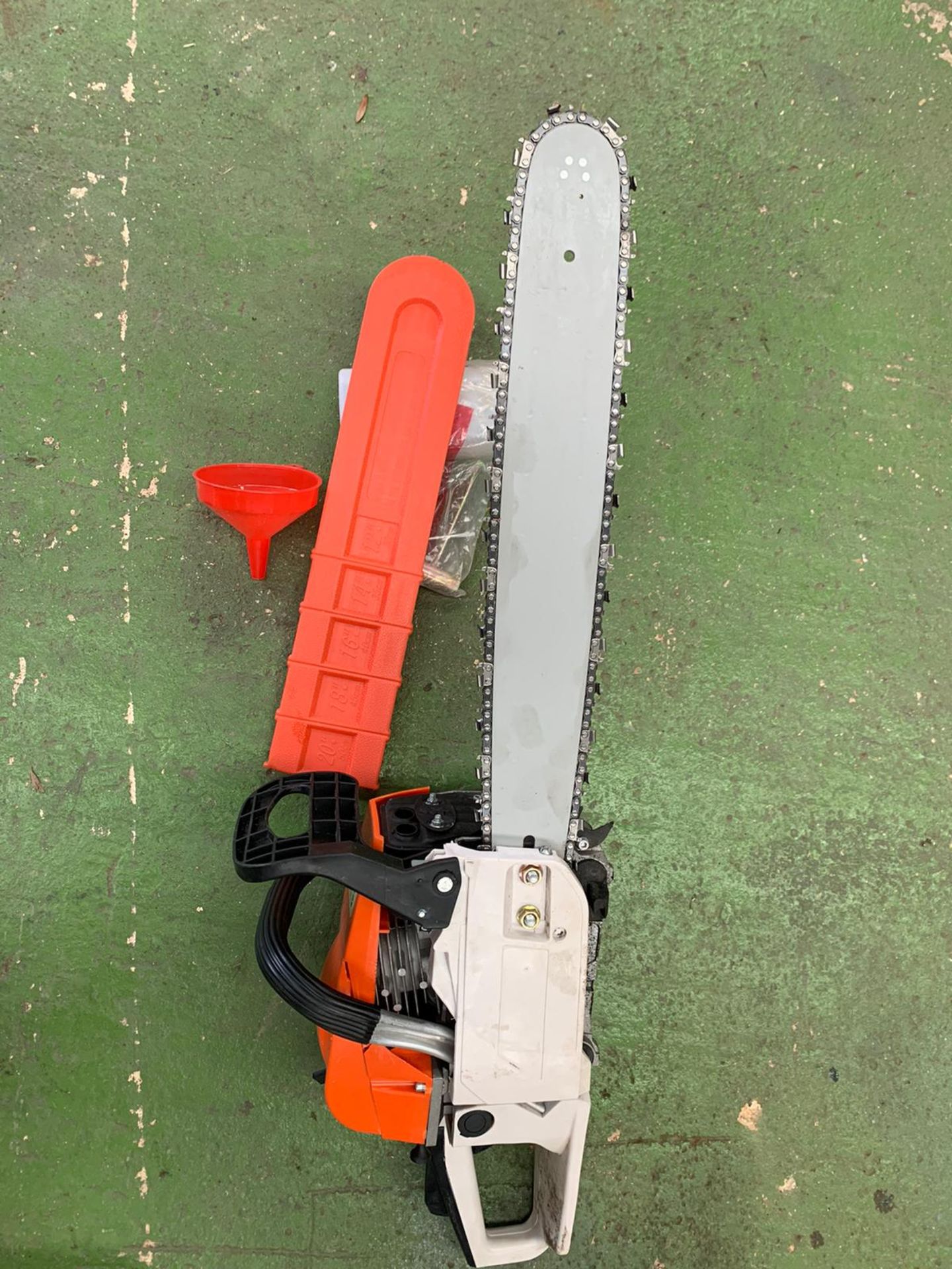 20" Blade Petrol Chainsaw - Bild 3 aus 3