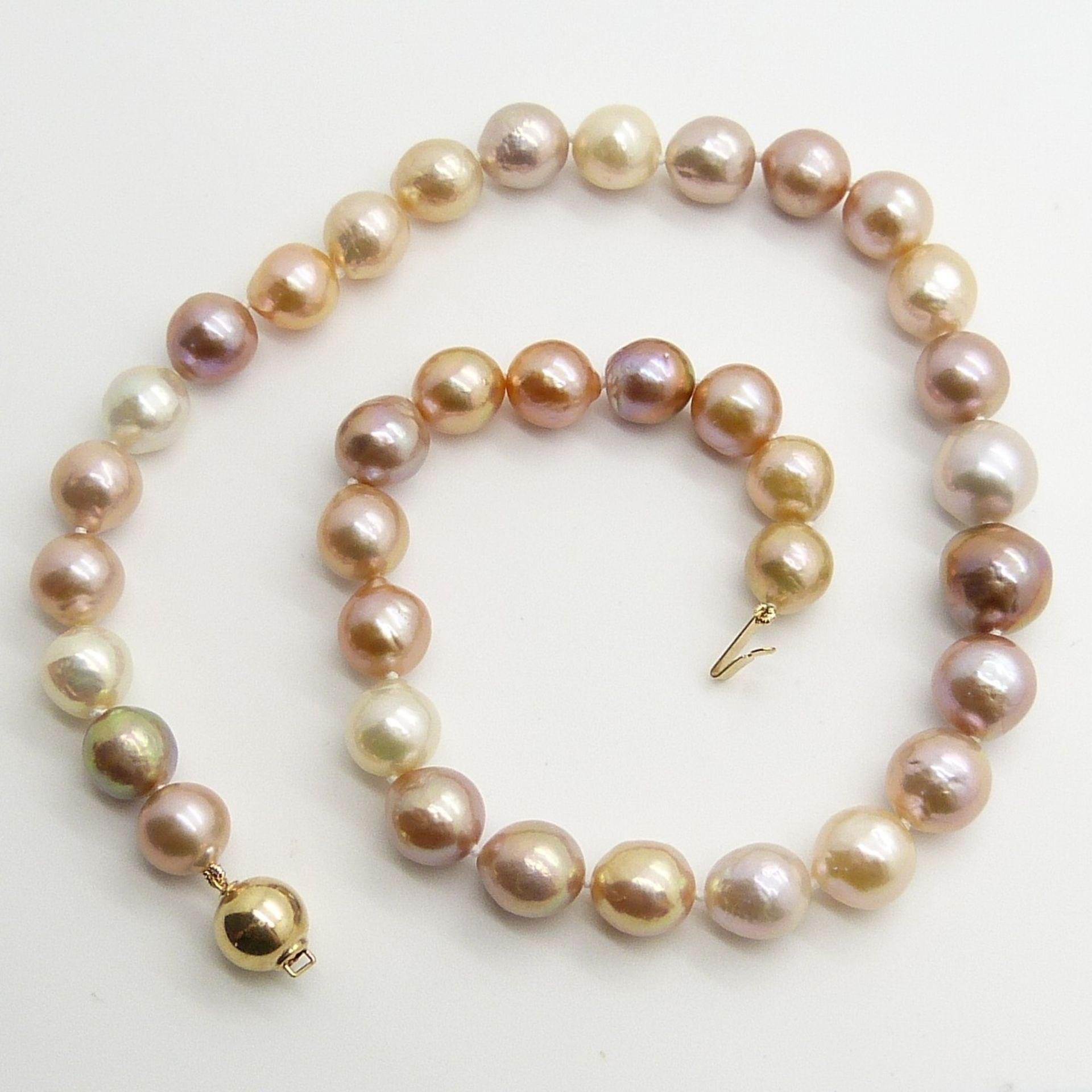A necklace strung with peach, white, champagne and grey freshwater pearls with 9ct yellow gold clasp - Image 2 of 6