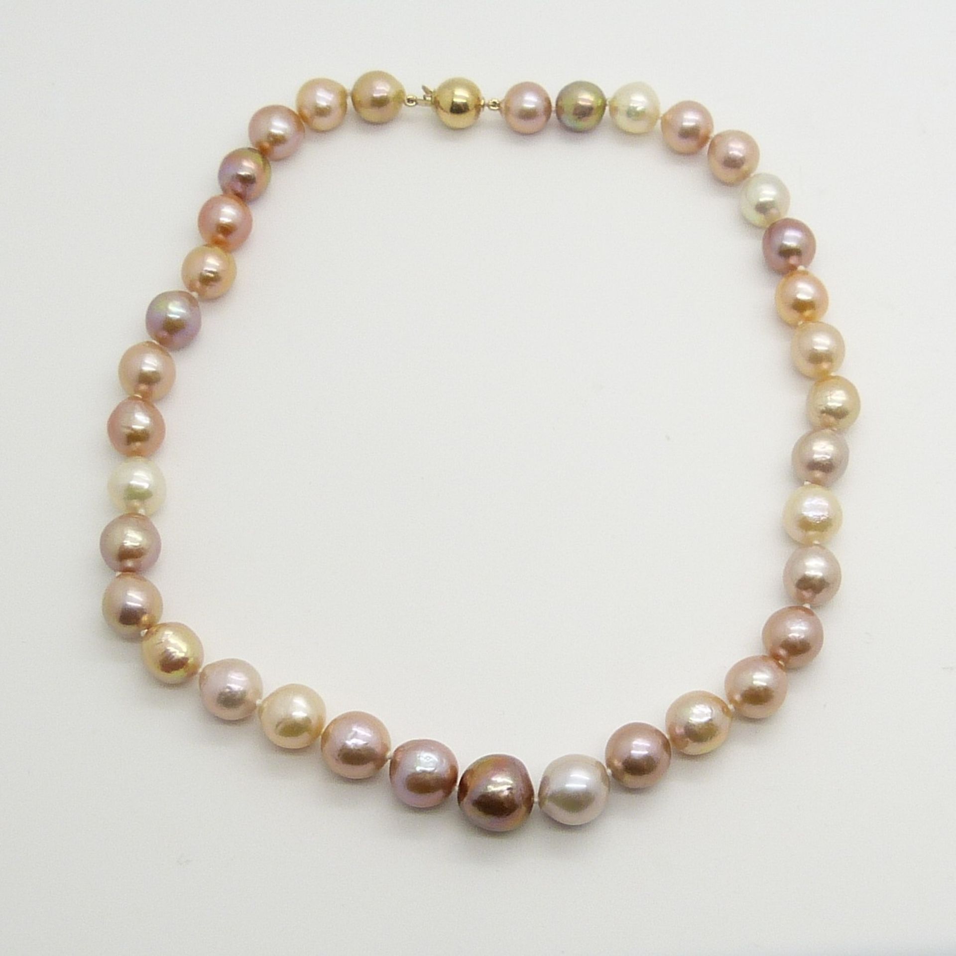 A necklace strung with peach, white, champagne and grey freshwater pearls with 9ct yellow gold clasp - Image 4 of 6