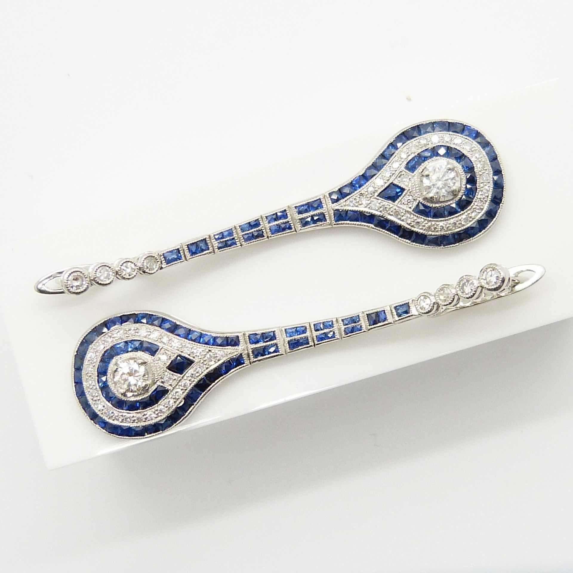 An outstanding pair of vintage-style long drop earrings set with diamonds and sapphires, boxed - Image 3 of 8