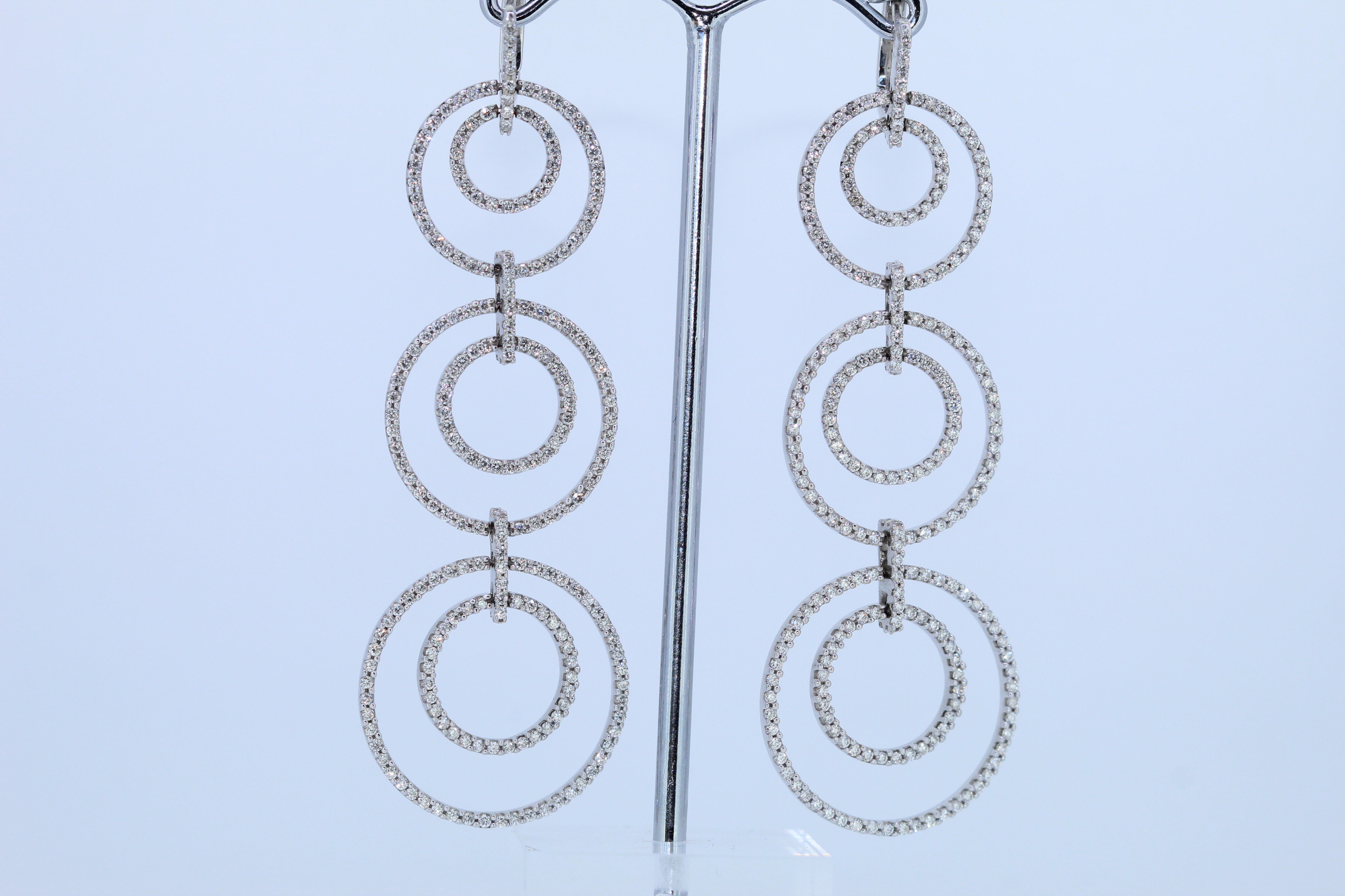 18ct Hallmarked Diamond Set Drop Earrings - Image 3 of 4