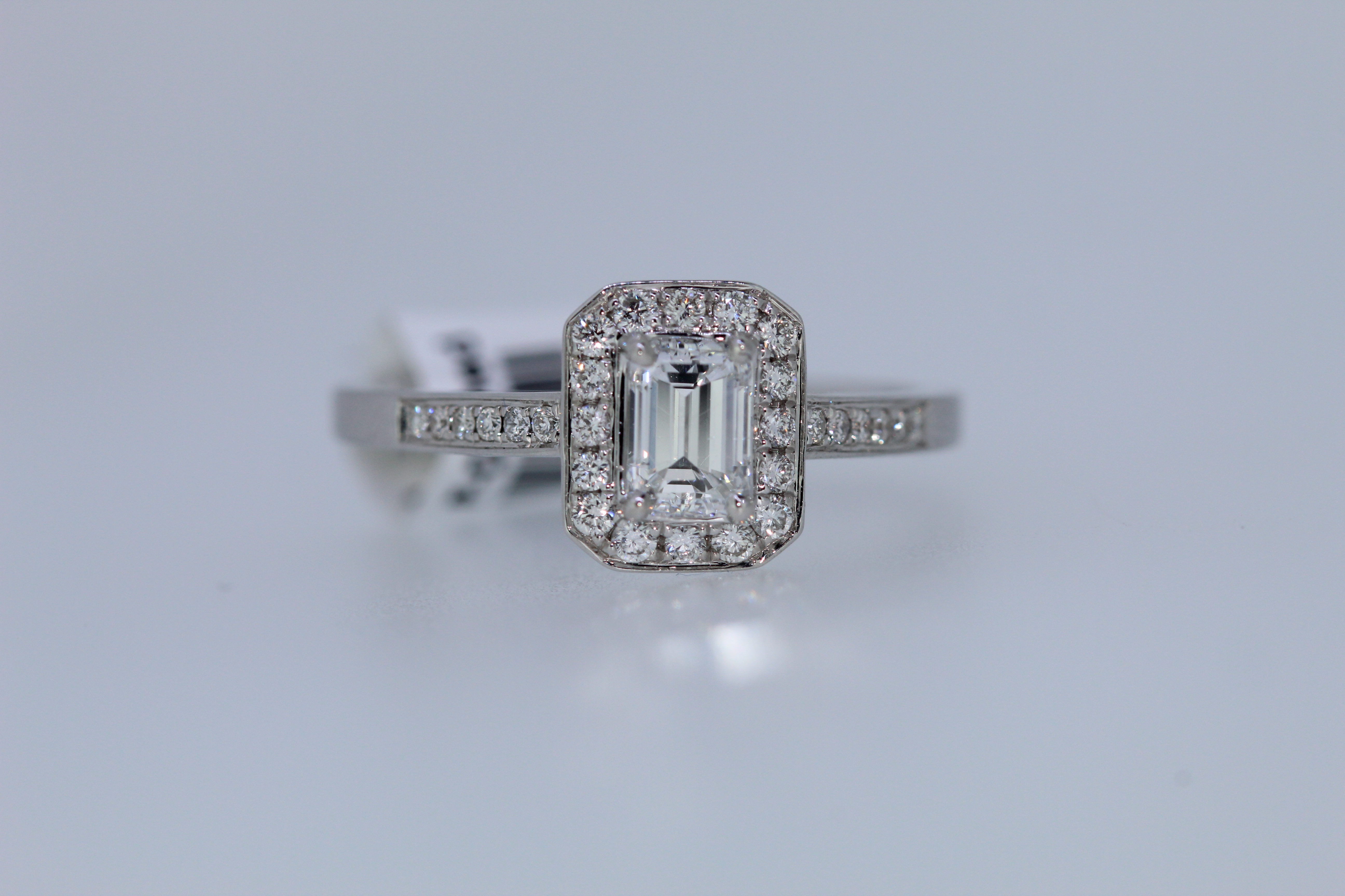 18ct Hallmark White Gold Emerald Cut Diamond Set Ring - Image 6 of 6