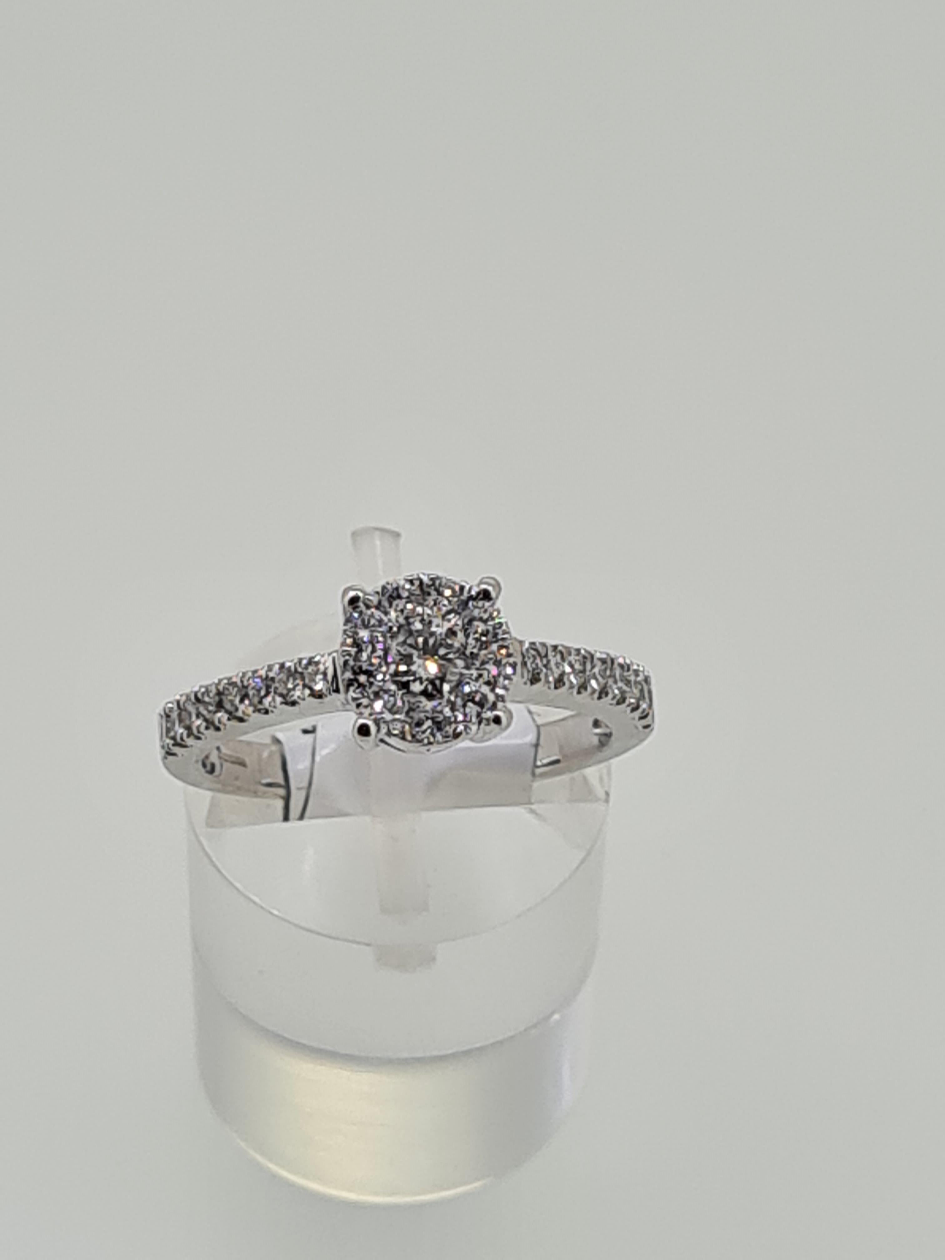 18ct white gold diamond ring - Image 2 of 5