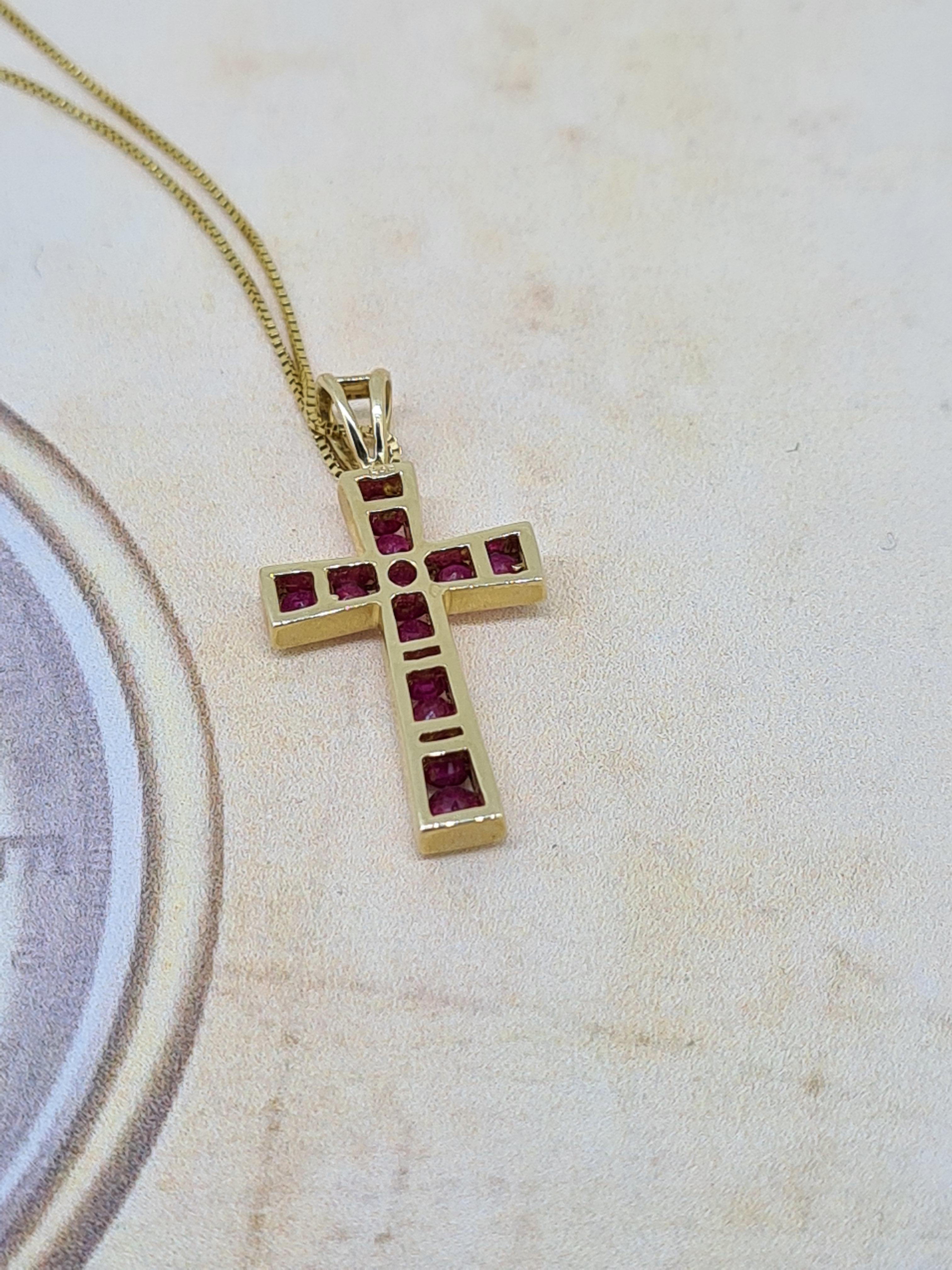 18ct yellow gold ruby set cross pendant - Image 4 of 4