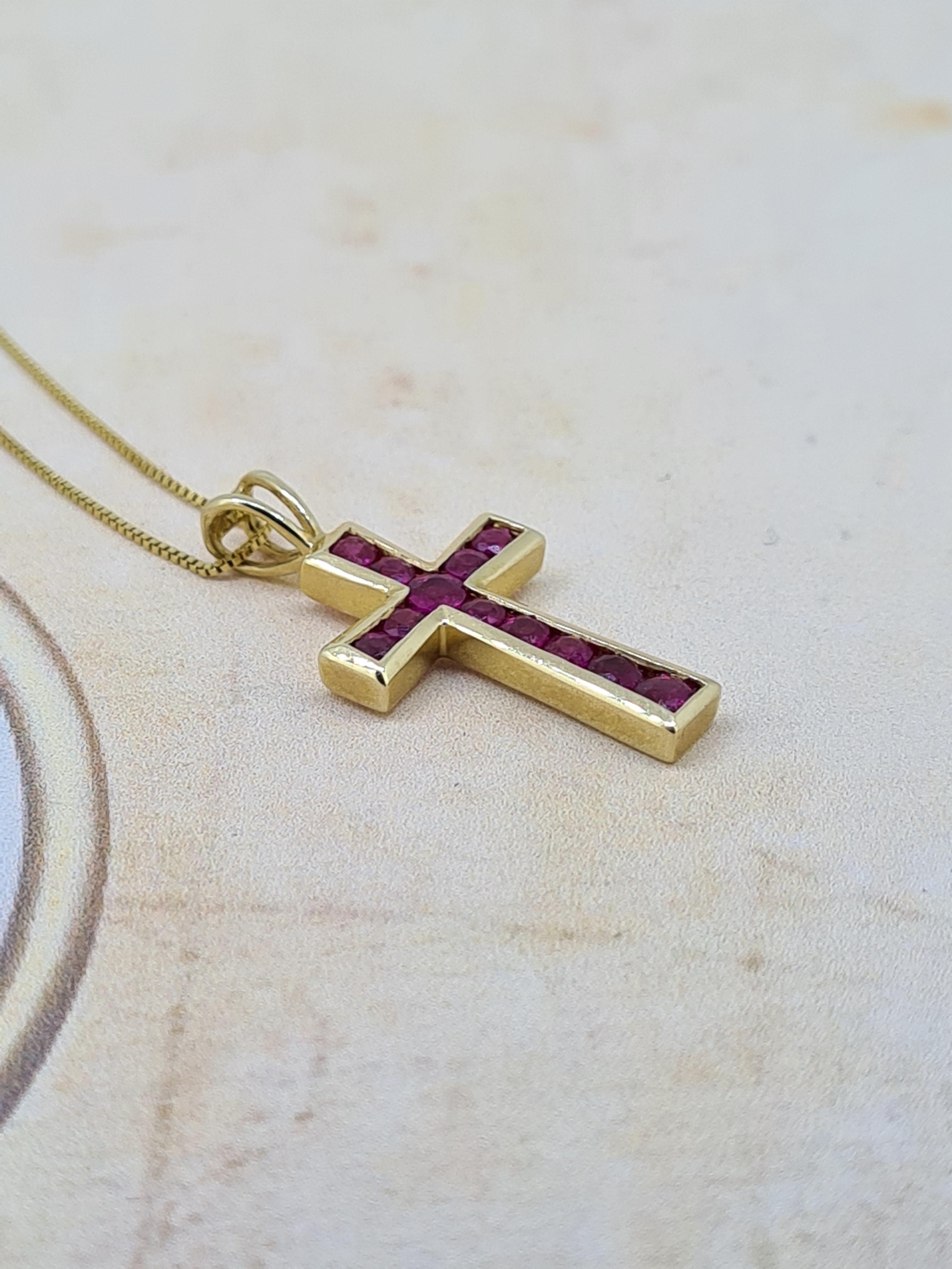 18ct yellow gold ruby set cross pendant - Image 3 of 4