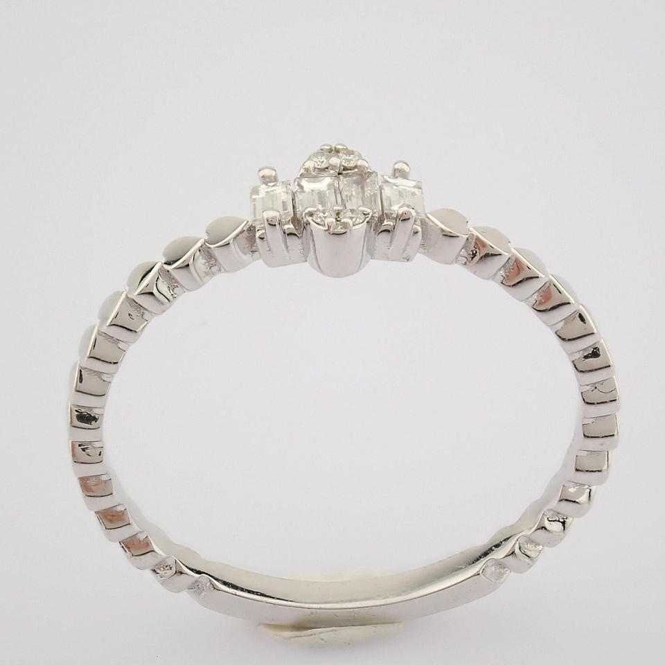 HRD Antwerp Certified 14K White Gold Baguette Diamond & Diamond Ring (Total 0.12 Ct. Stone) 14K - Image 3 of 8