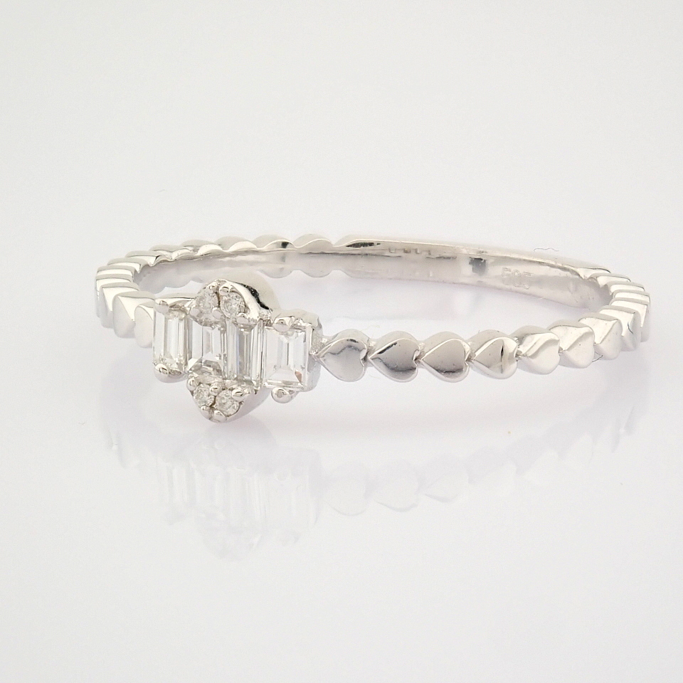 HRD Antwerp Certified 14K White Gold Baguette Diamond & Diamond Ring (Total 0.12 Ct. Stone) 14K - Image 5 of 8