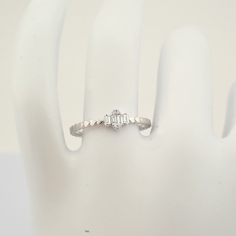 HRD Antwerp Certified 14K White Gold Baguette Diamond & Diamond Ring (Total 0.12 Ct. Stone) 14K - Image 8 of 8