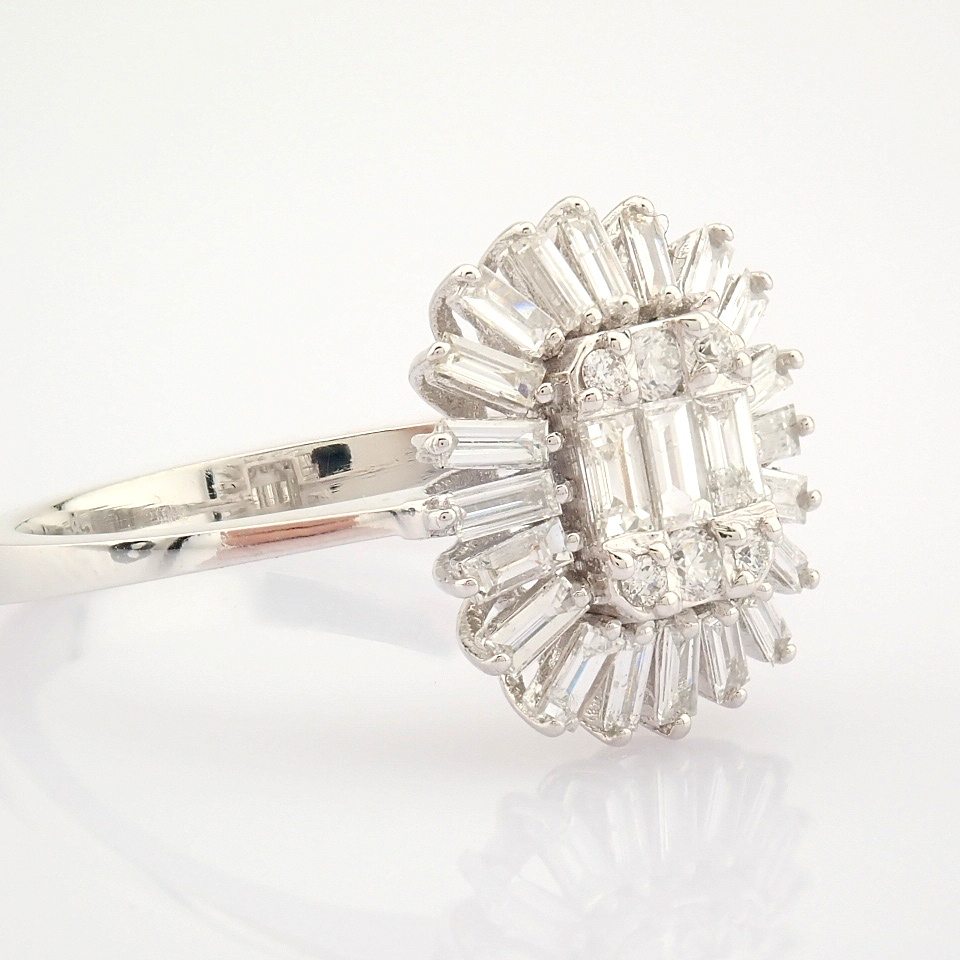 HRD Antwerp Certified 14K White Gold Diamond Ring (Total 0.6 Ct. Stone) 14K White Gold Ring Weight : - Image 3 of 10