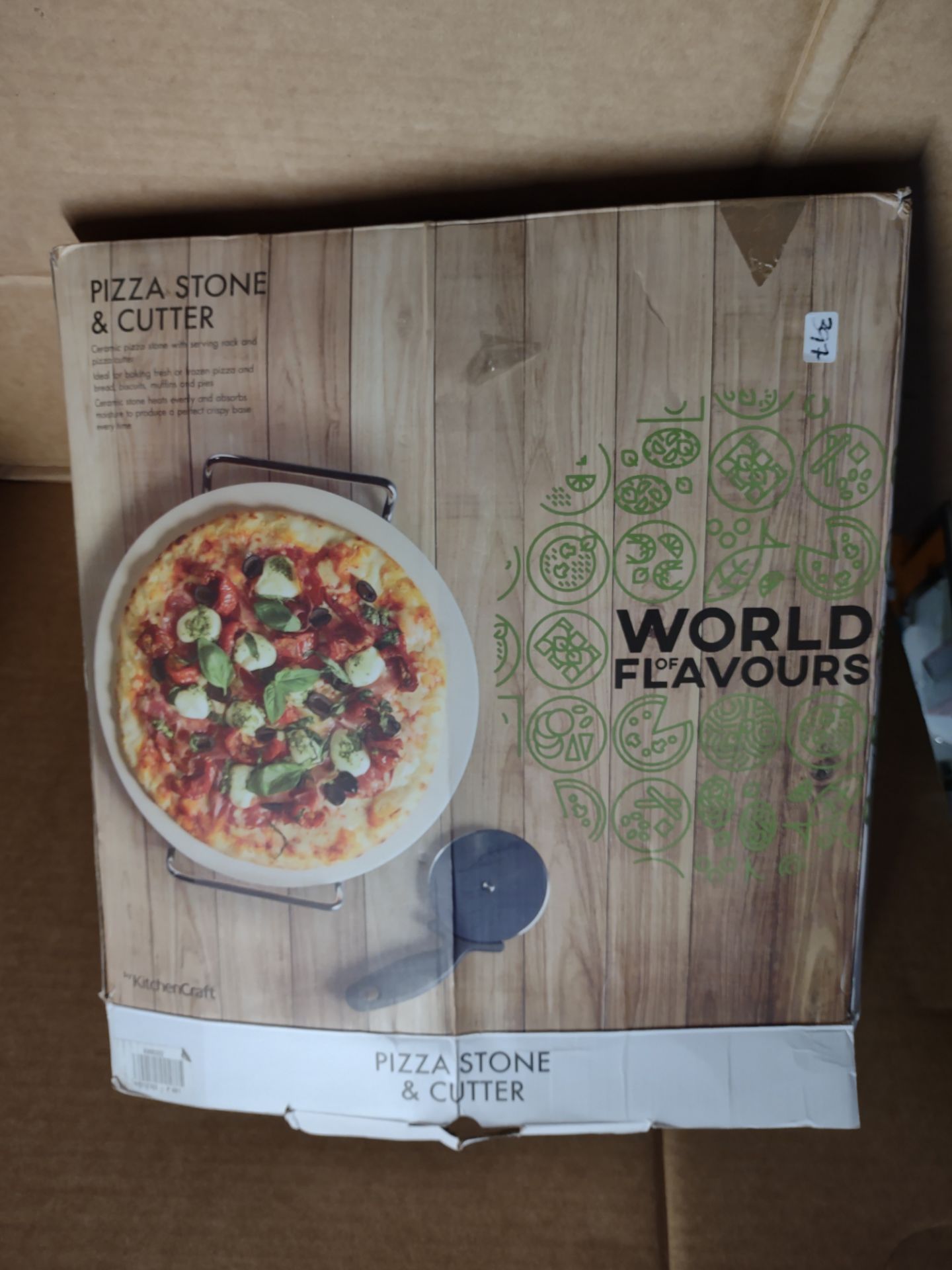 World of flavours pizza stone and cutter RRP £30 Grade U