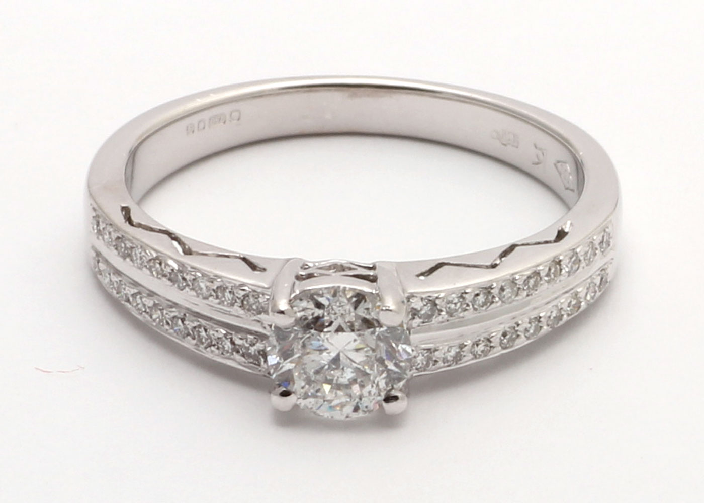 18k White Gold Diamond Ring With Double Chanel Set Shoulders 0.83 Carats - Image 5 of 6