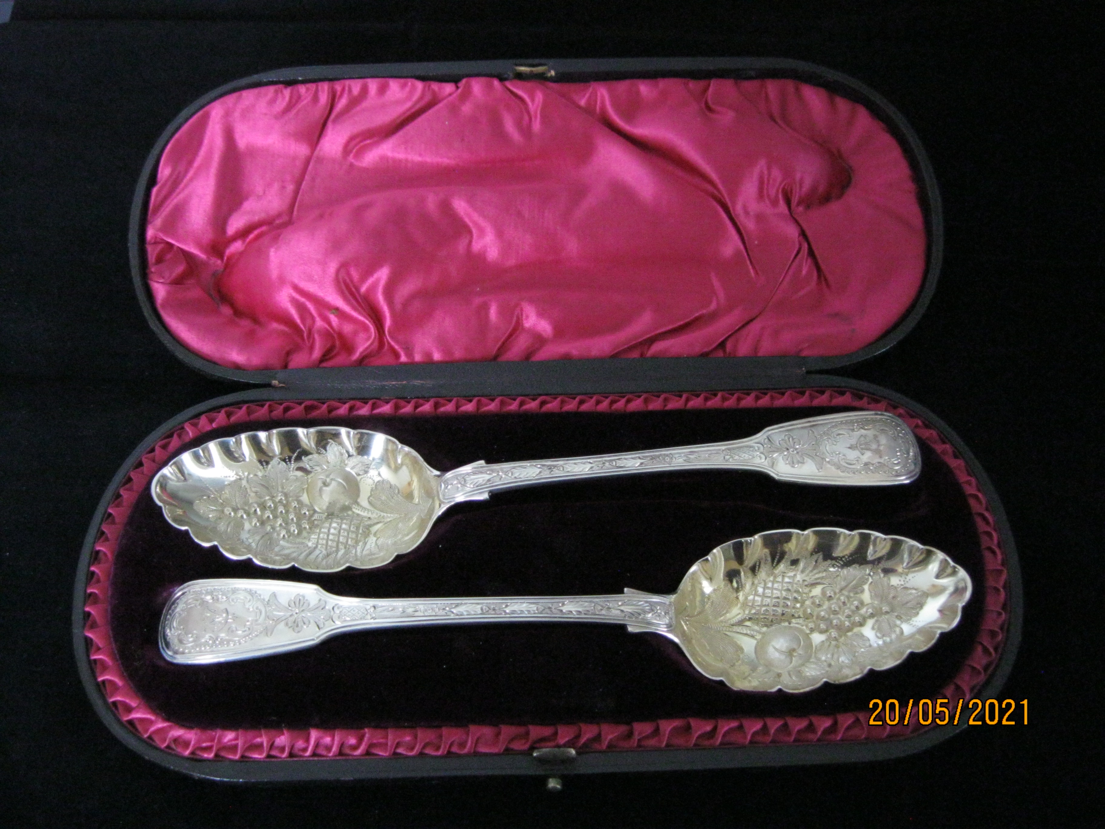 Pair Of Antique Victorian Silver & Gilt Berry Spoons In Case 1845