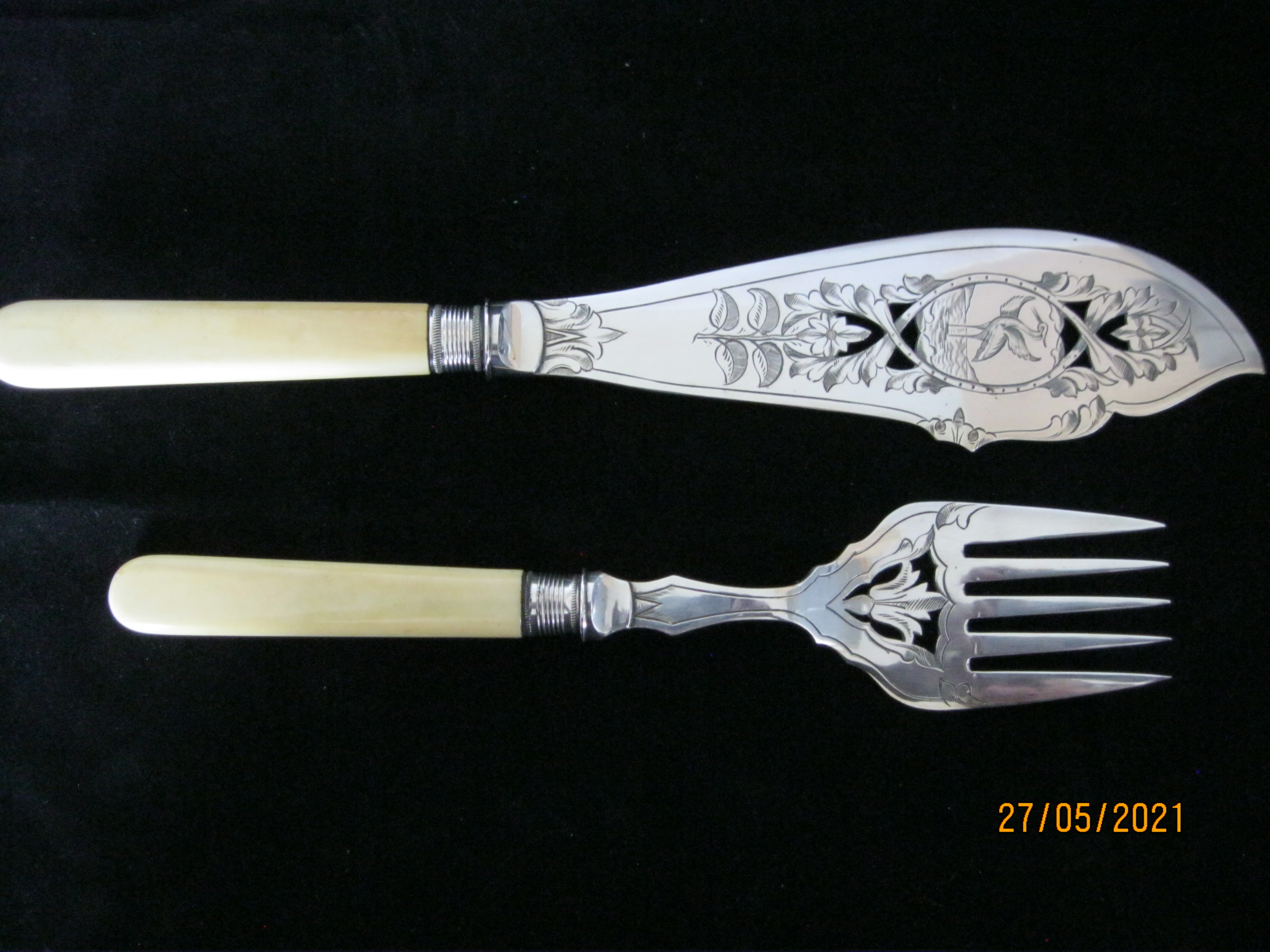 Vintage Fish Serving Set In Case - Image 2 of 10