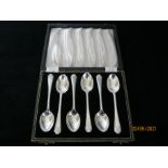 Vintage Case Set Six Silver Golf Pattern Tea Spoons 1933