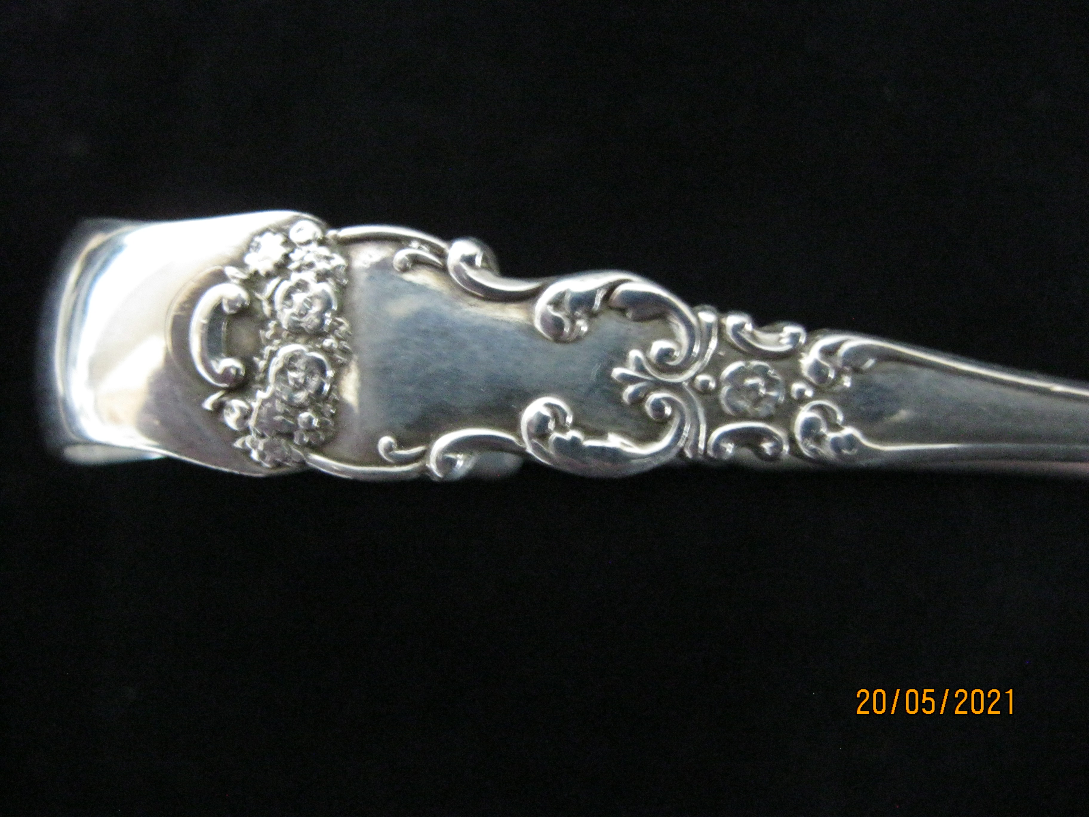 Antique Cased Set Of Twelve Sterling Silver Teaspoons & pair Of sugar nips 1901. - Image 6 of 10