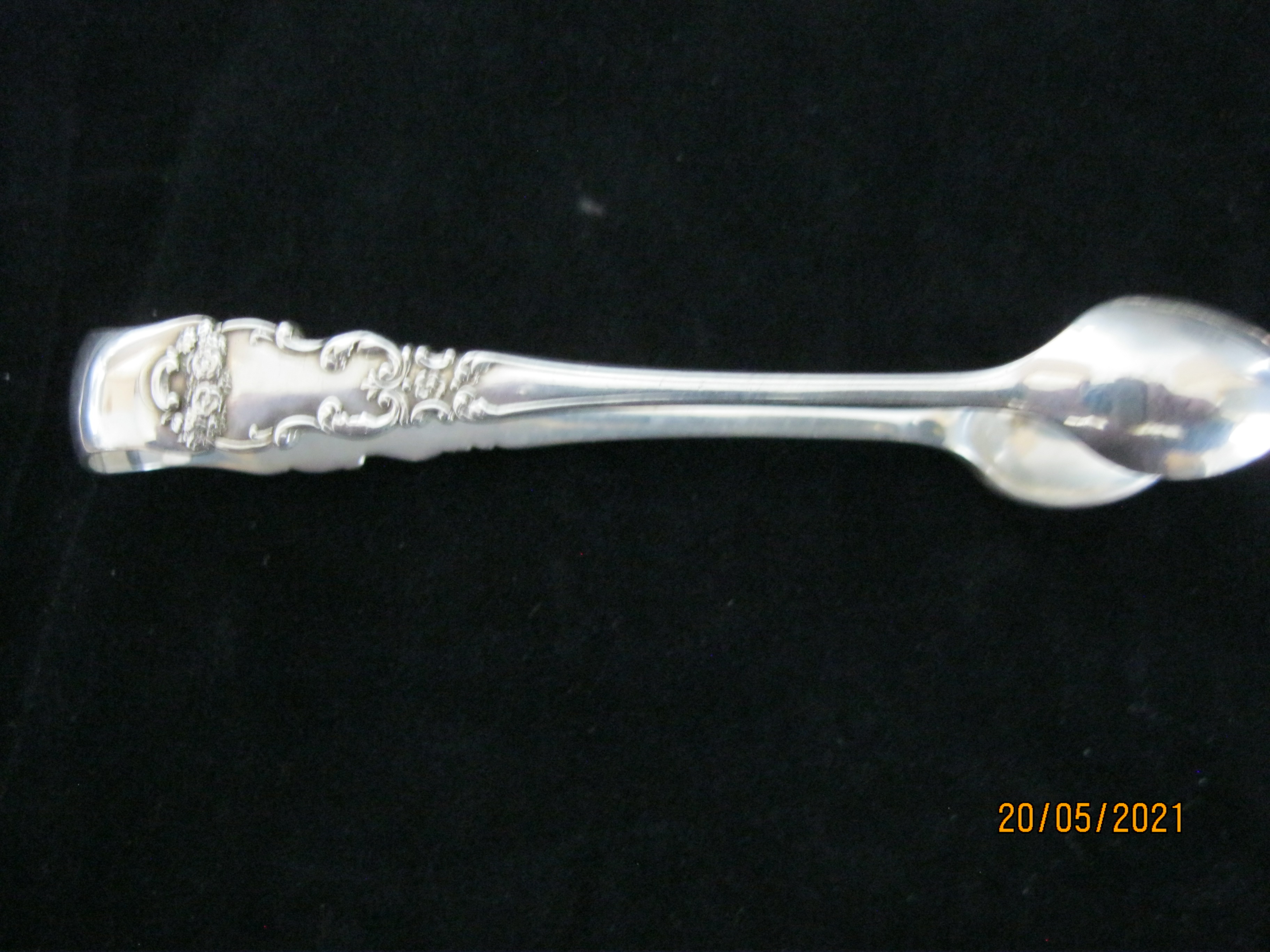 Antique Cased Set Of Twelve Sterling Silver Teaspoons & pair Of sugar nips 1901. - Image 5 of 10