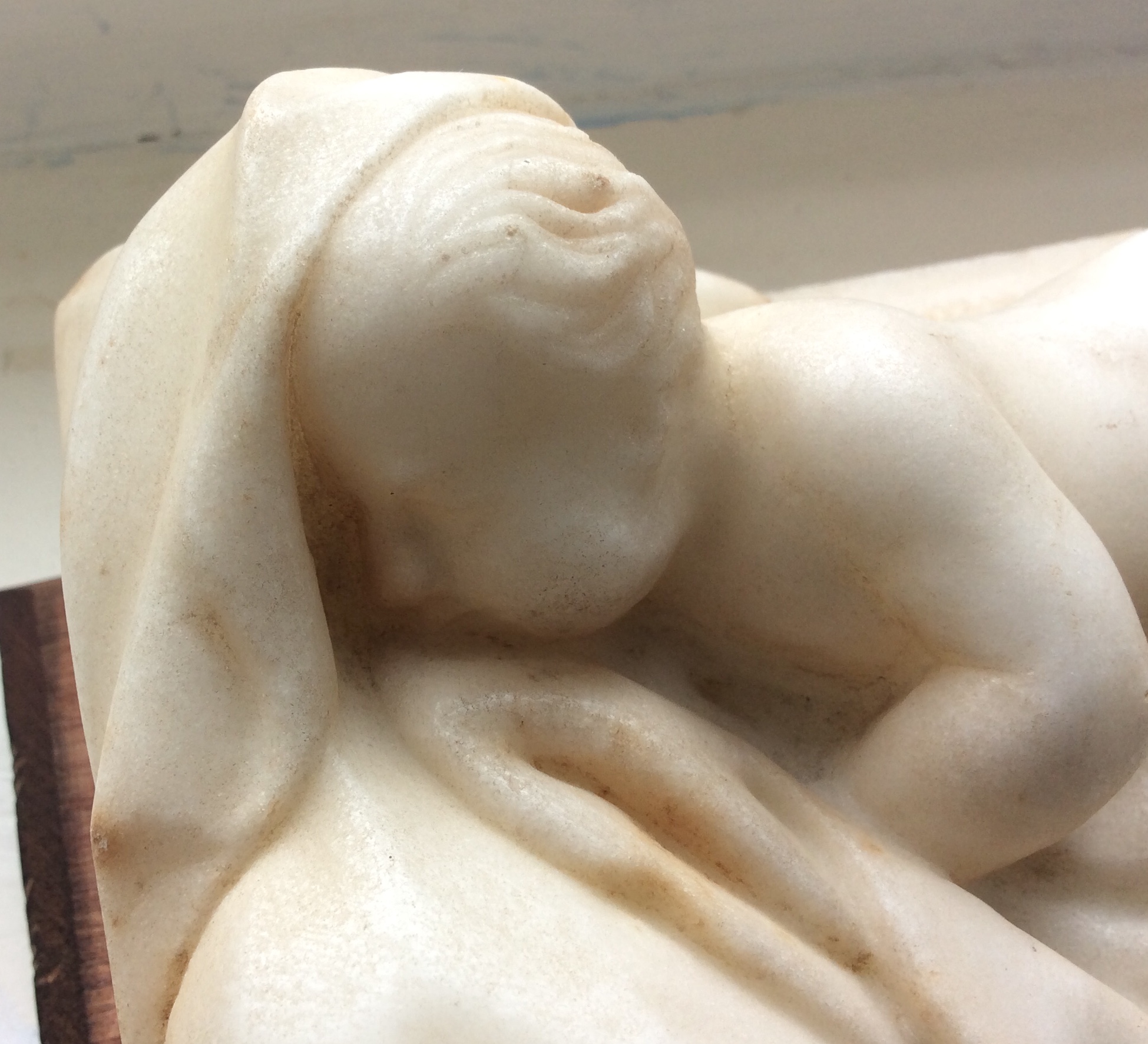 White Marble Sculpture of a Sleeping Child - Image 4 of 10