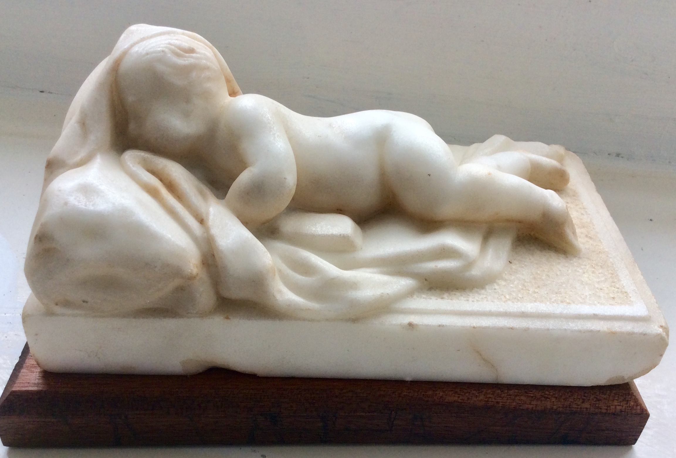 White Marble Sculpture of a Sleeping Child - Image 7 of 10