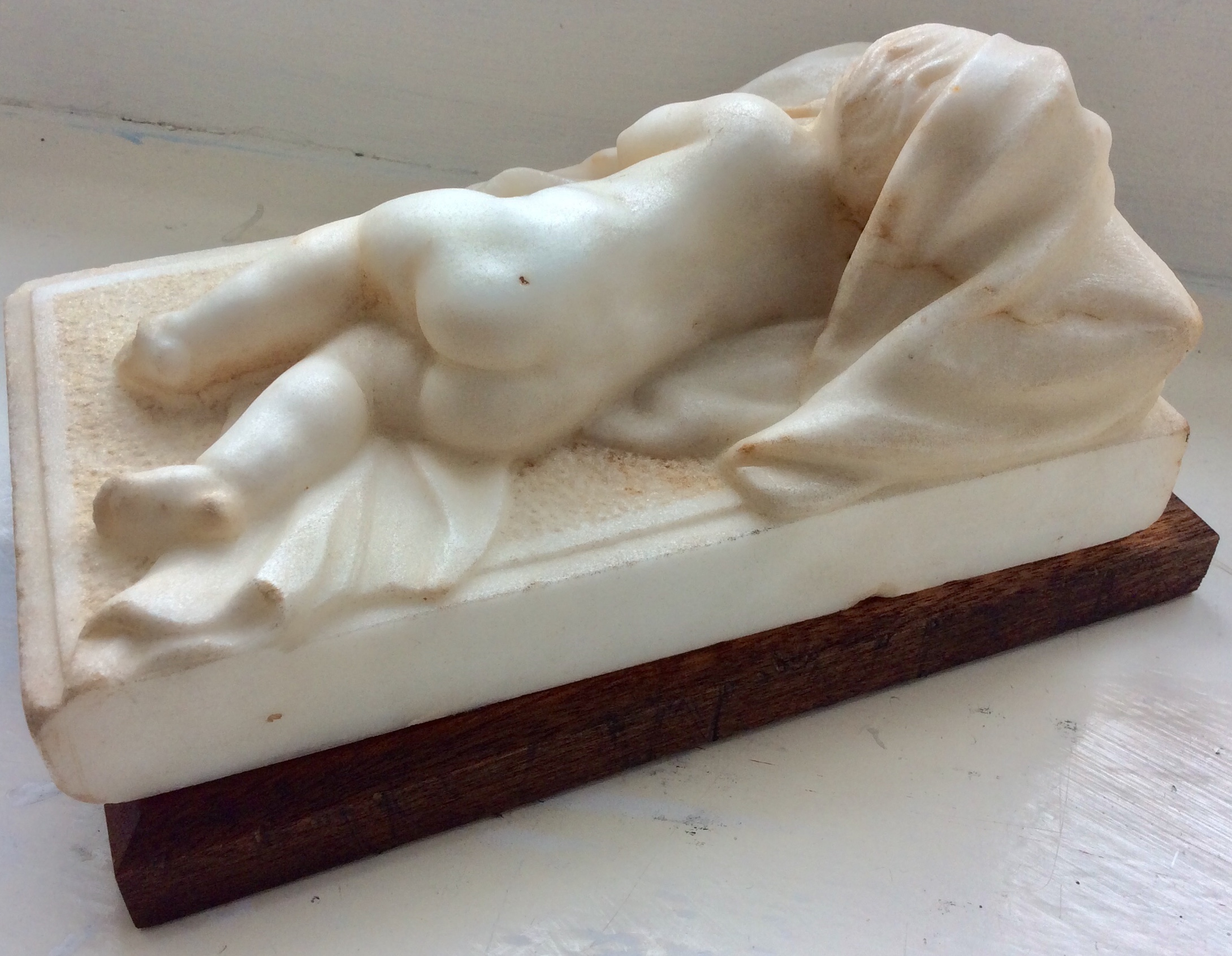 White Marble Sculpture of a Sleeping Child - Image 3 of 10