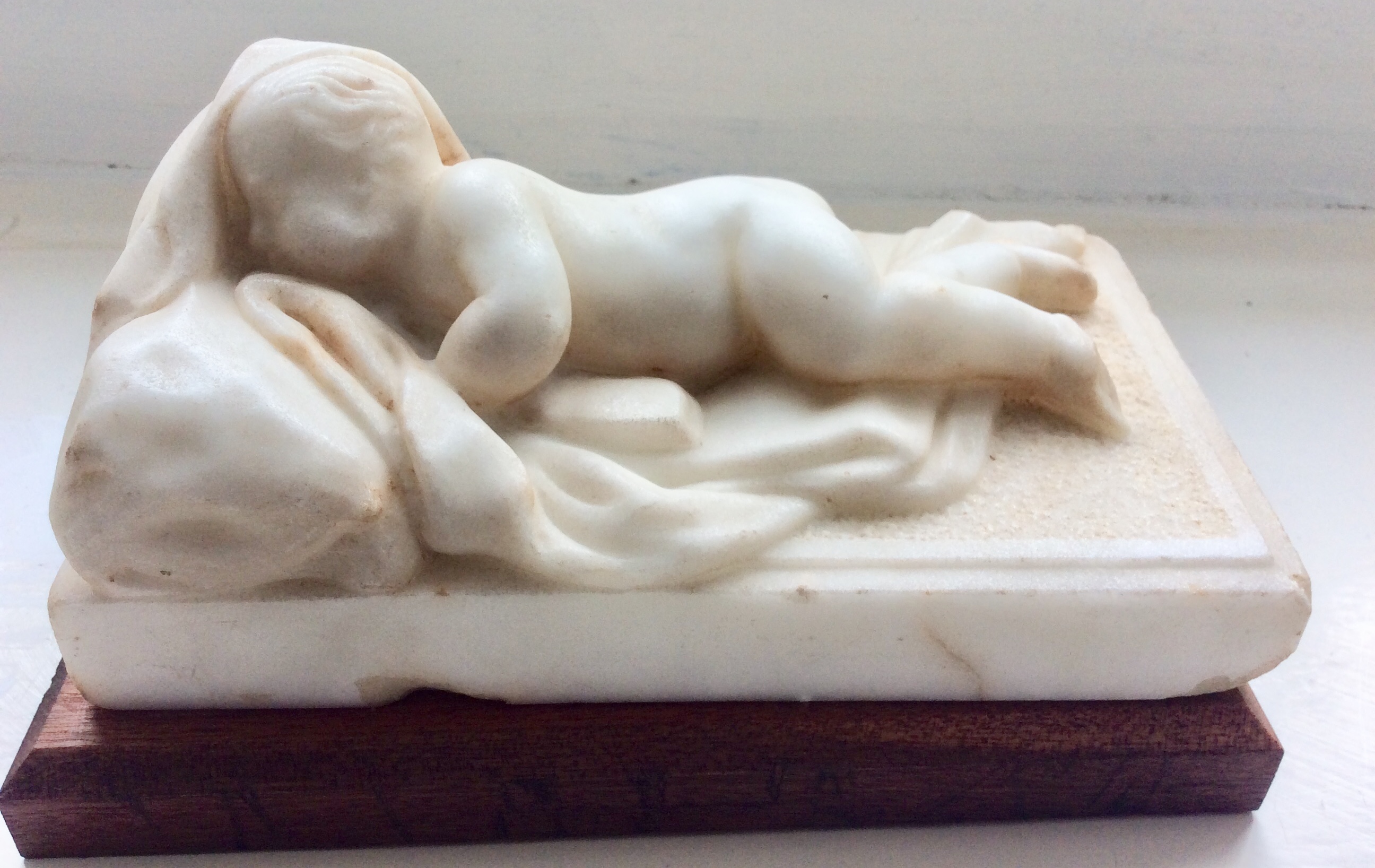 White Marble Sculpture of a Sleeping Child - Image 5 of 10
