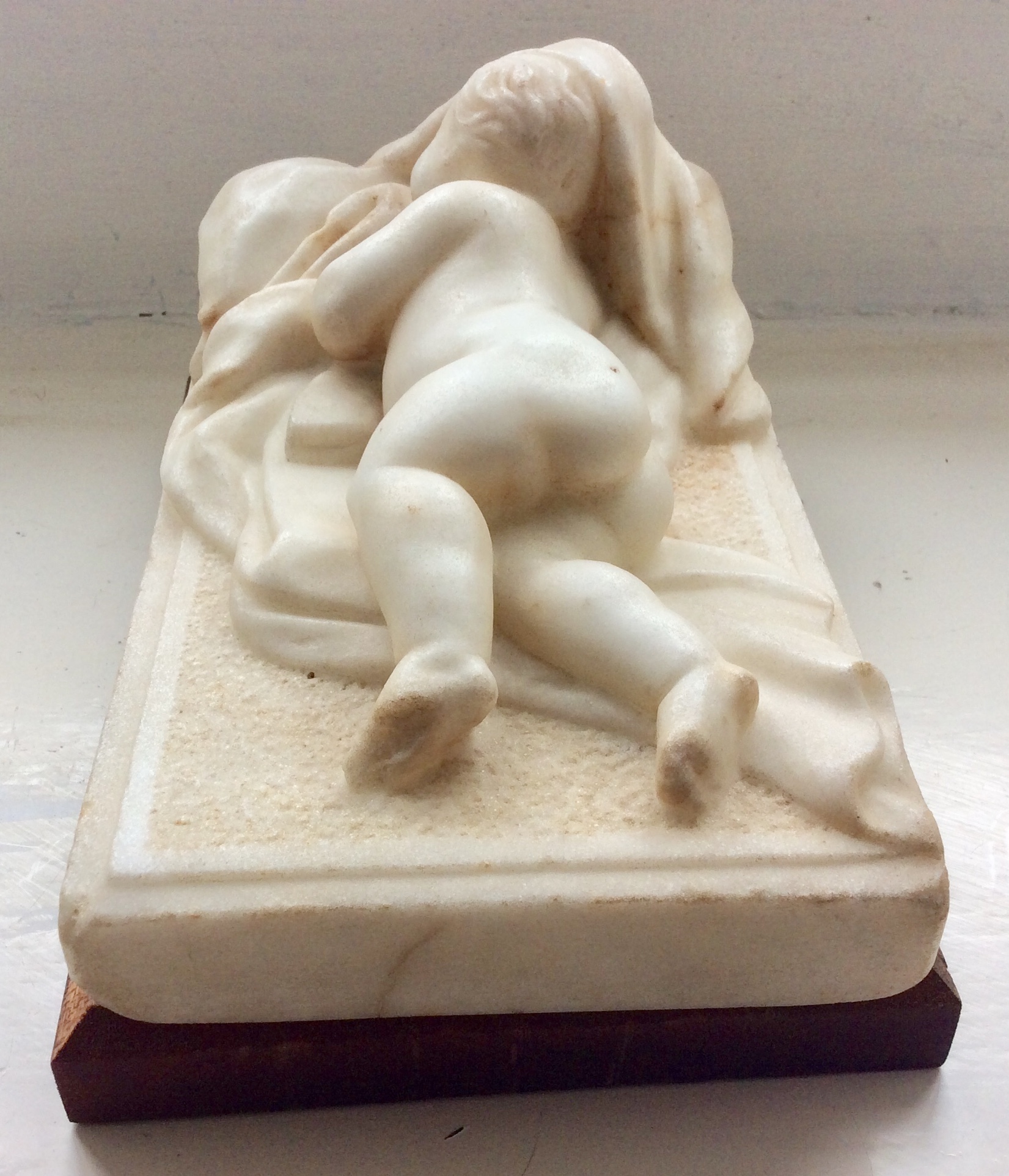 White Marble Sculpture of a Sleeping Child - Image 8 of 10