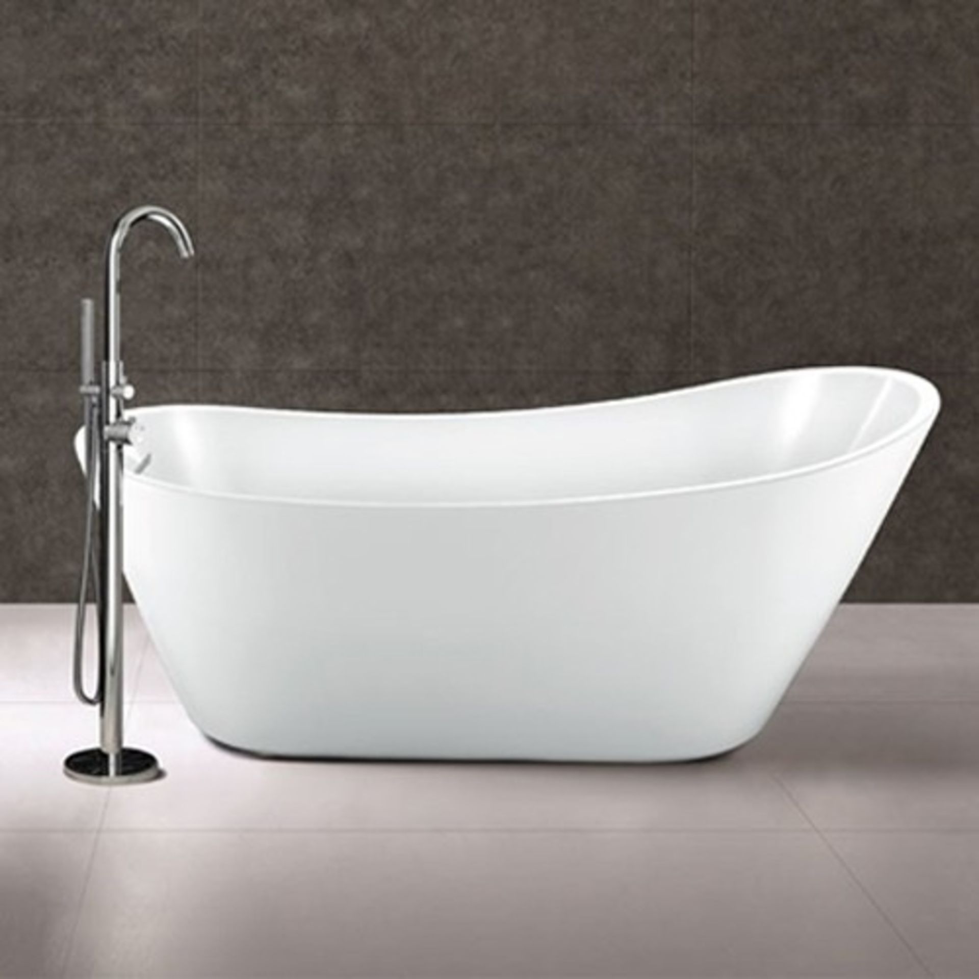 New (S5) 1700x800 mm Freestanding Modern Slipper Bath. Single Ended. RRP £3,499.This Freestan...