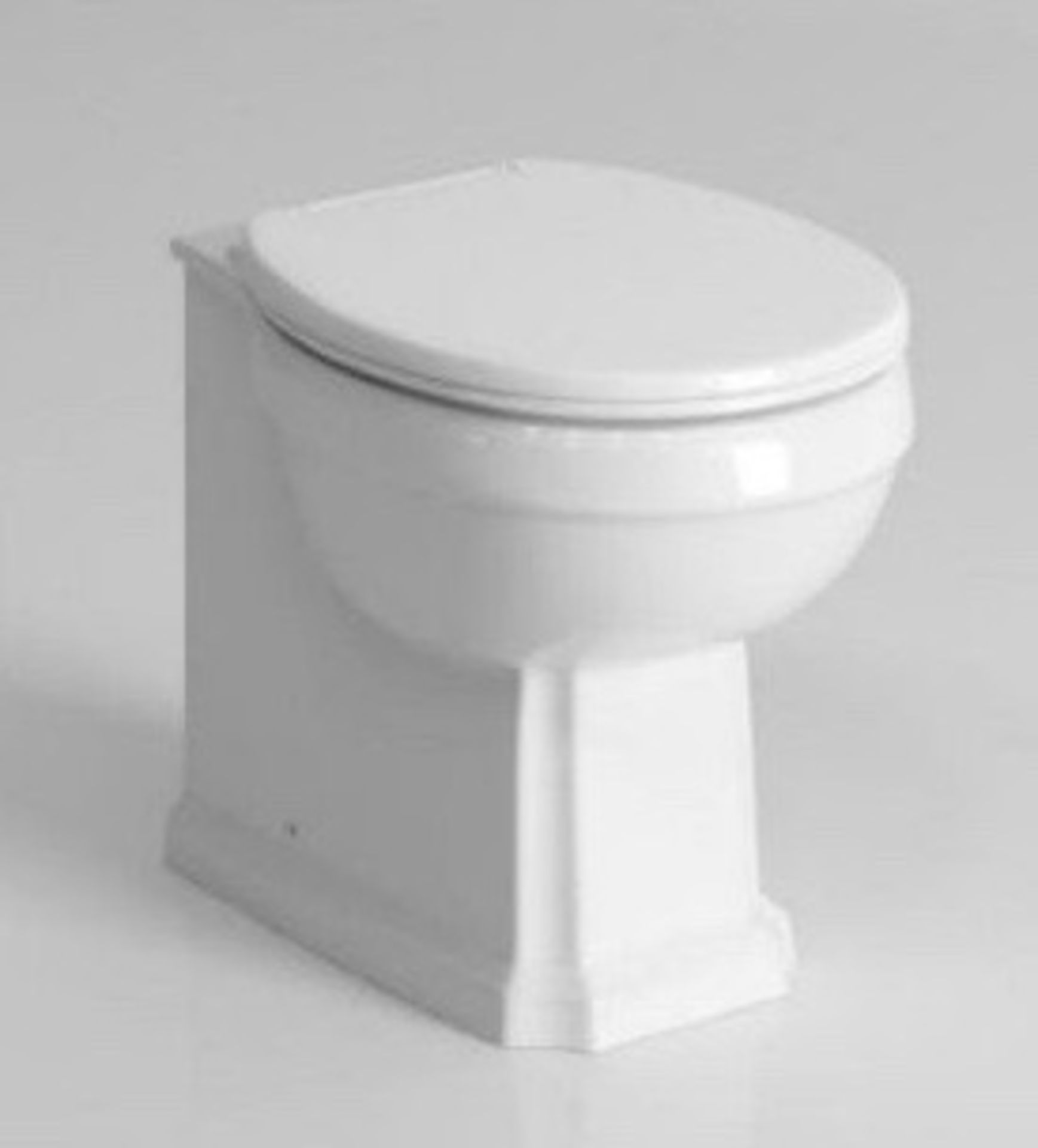 New & Boxed Cambridge Traditional Back To Wall Toilet & White Seat. Ccg629Bwp. Traditional Fe... - Image 2 of 2