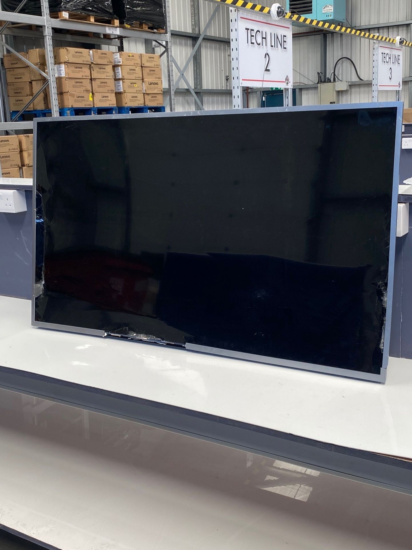 No Reserve - Pallet of Faulty TVs Customer Returns - Category - HOME ENTERTAINMENT - T270521042 - Image 3 of 7