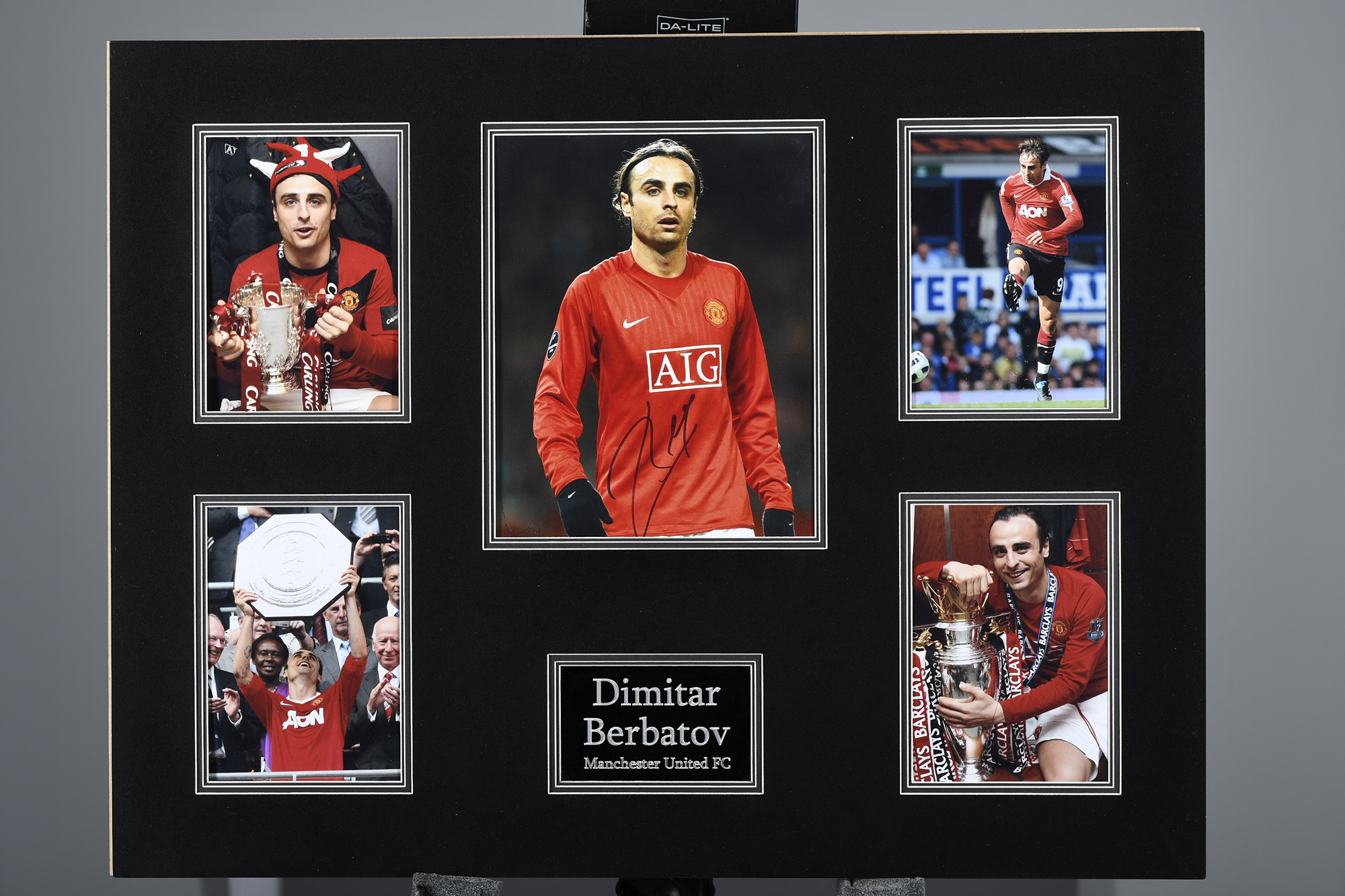 DIMITAR BERBATOV SIGNATURE PRESENTATION - Image 3 of 3