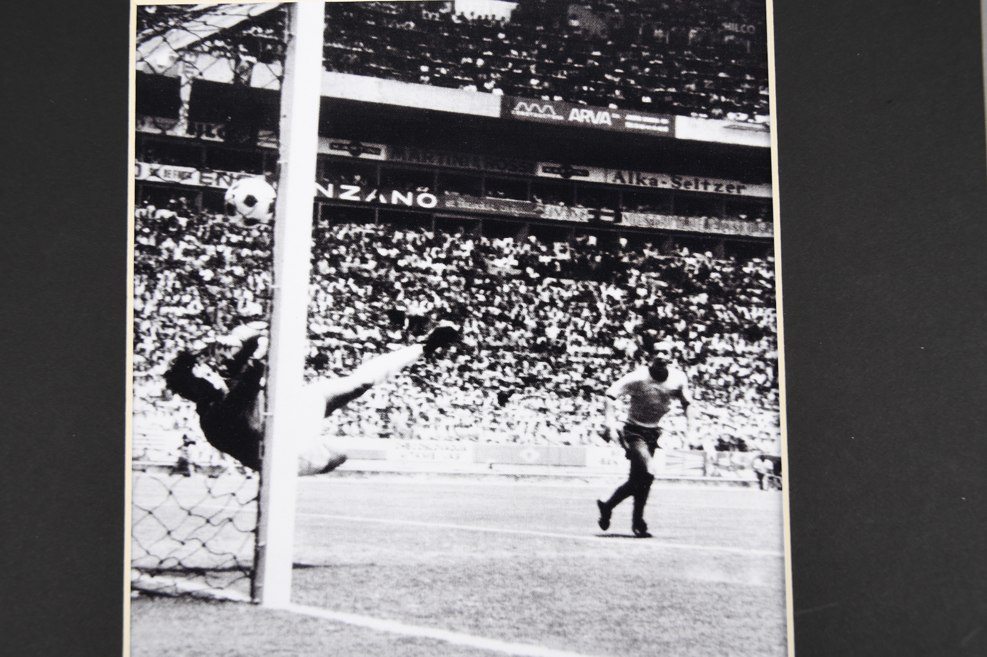 GORDON BANKS Original signature.