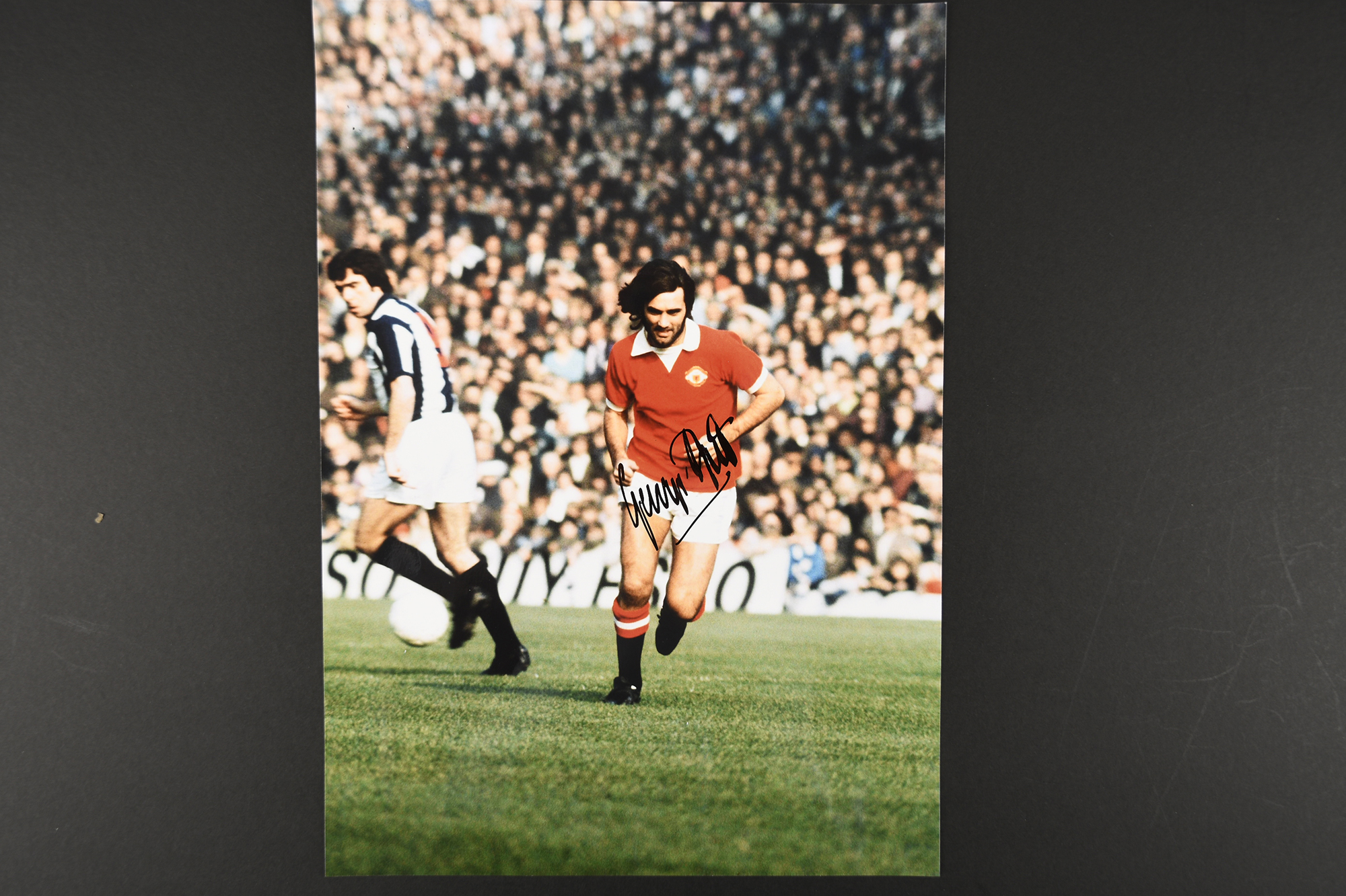 GEORGE BEST Original signature on photo.