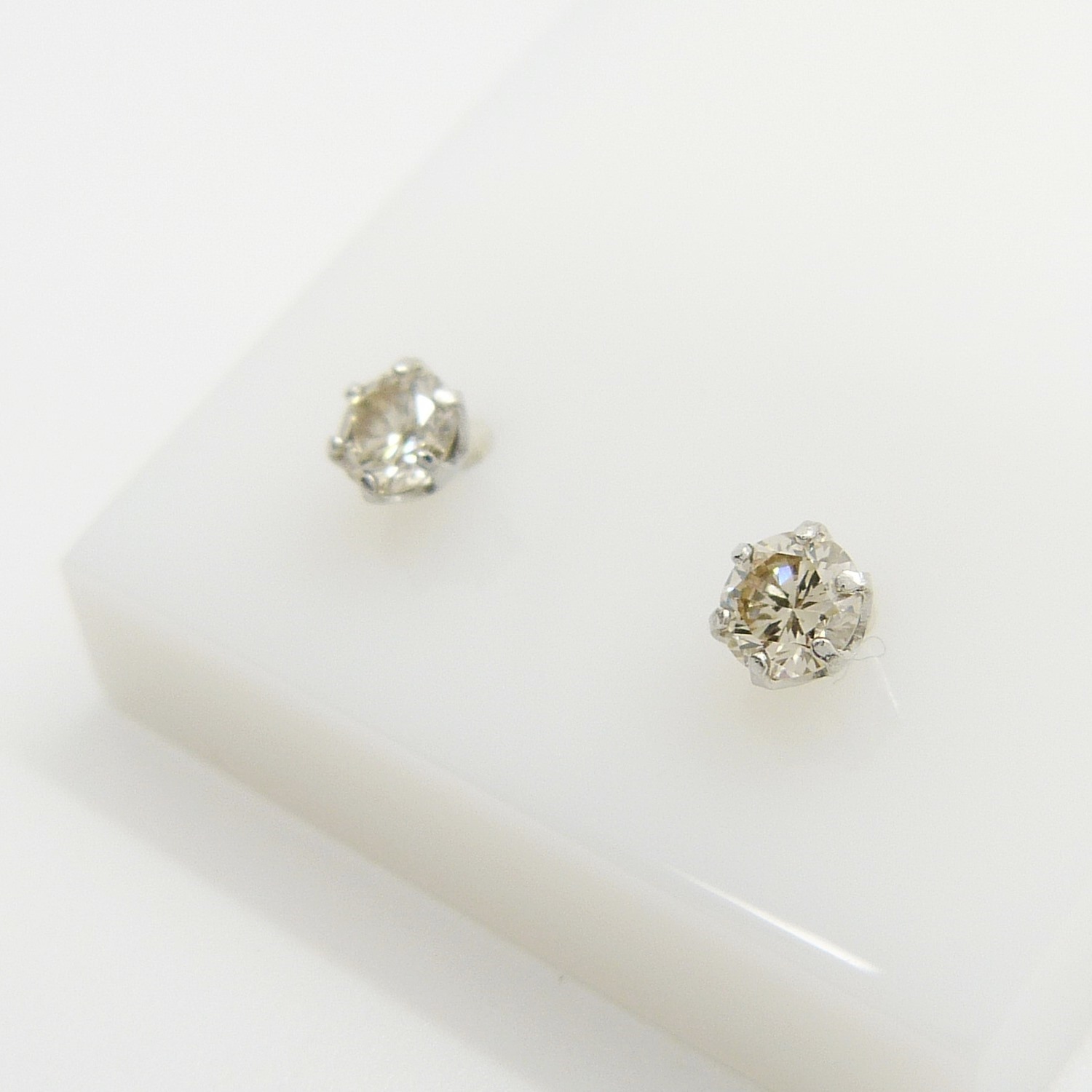 A pair of platinum 0.30 carat round brilliant-cut diamond solitaire ear studs, boxed - Image 6 of 7