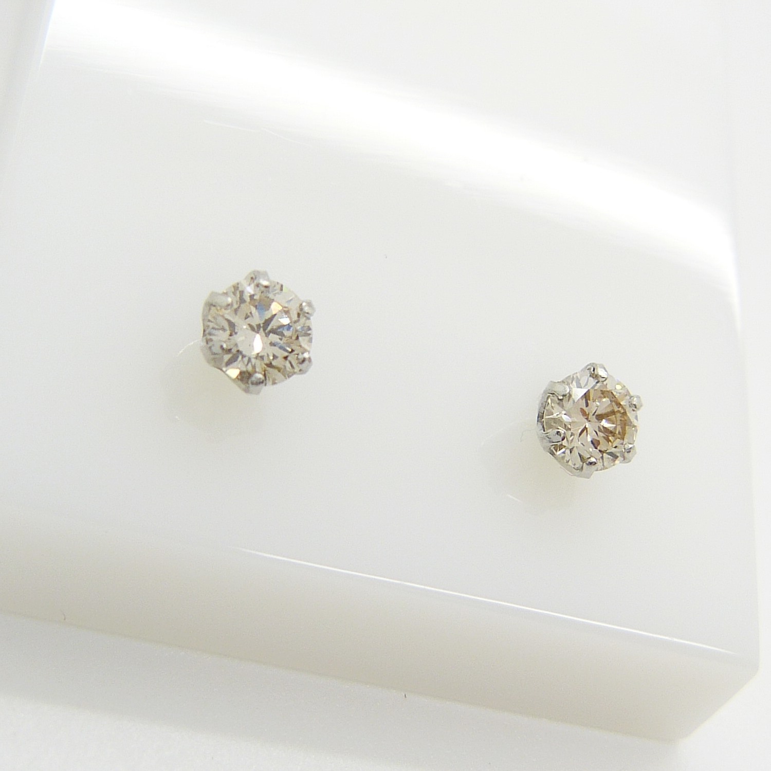 A pair of platinum 0.30 carat round brilliant-cut diamond solitaire ear studs, boxed - Image 4 of 7