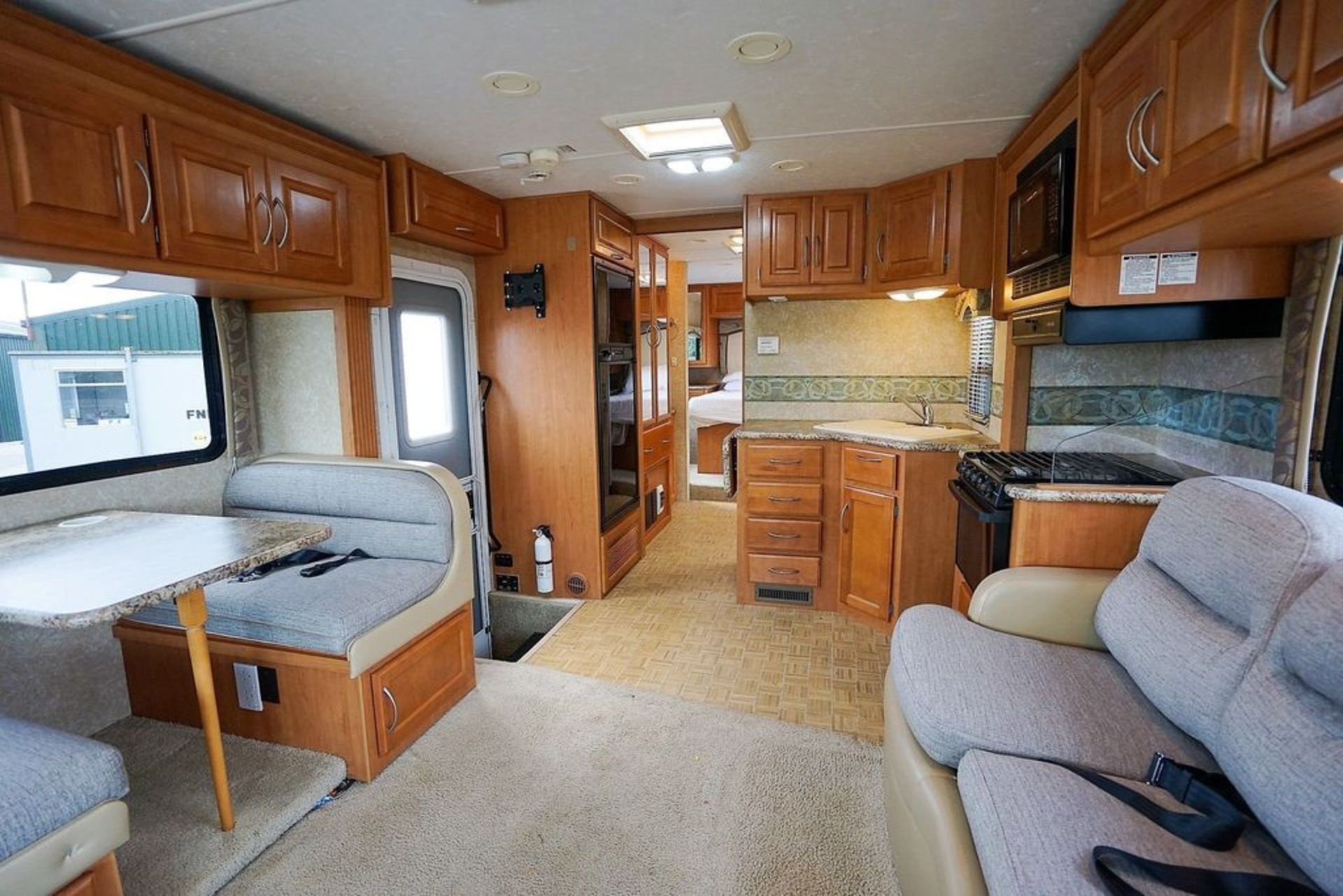 2009 Four Winds International Hurricane Motorhome - Image 5 of 22