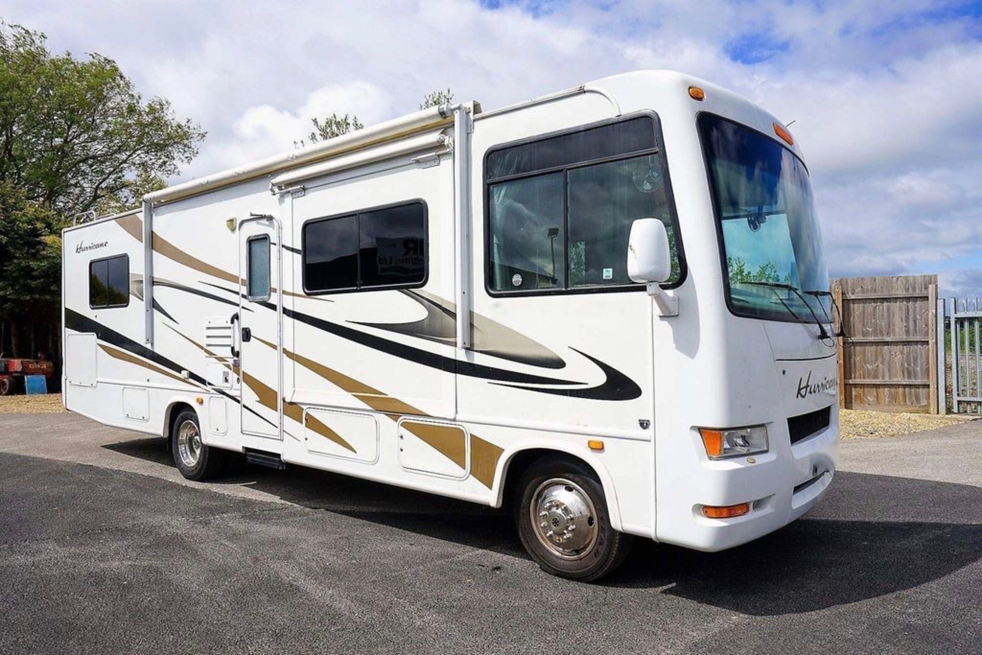 2009 Four Winds International Hurricane Motorhome - Image 14 of 22