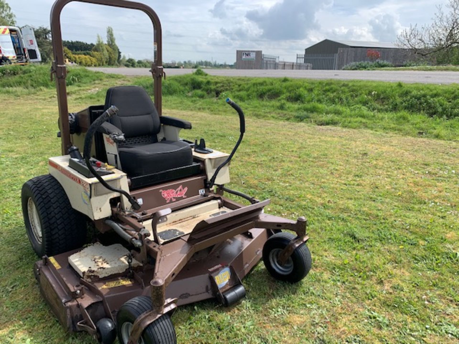 Grasshopper 322d Zero-turn mower Kubota diesel - Image 6 of 6