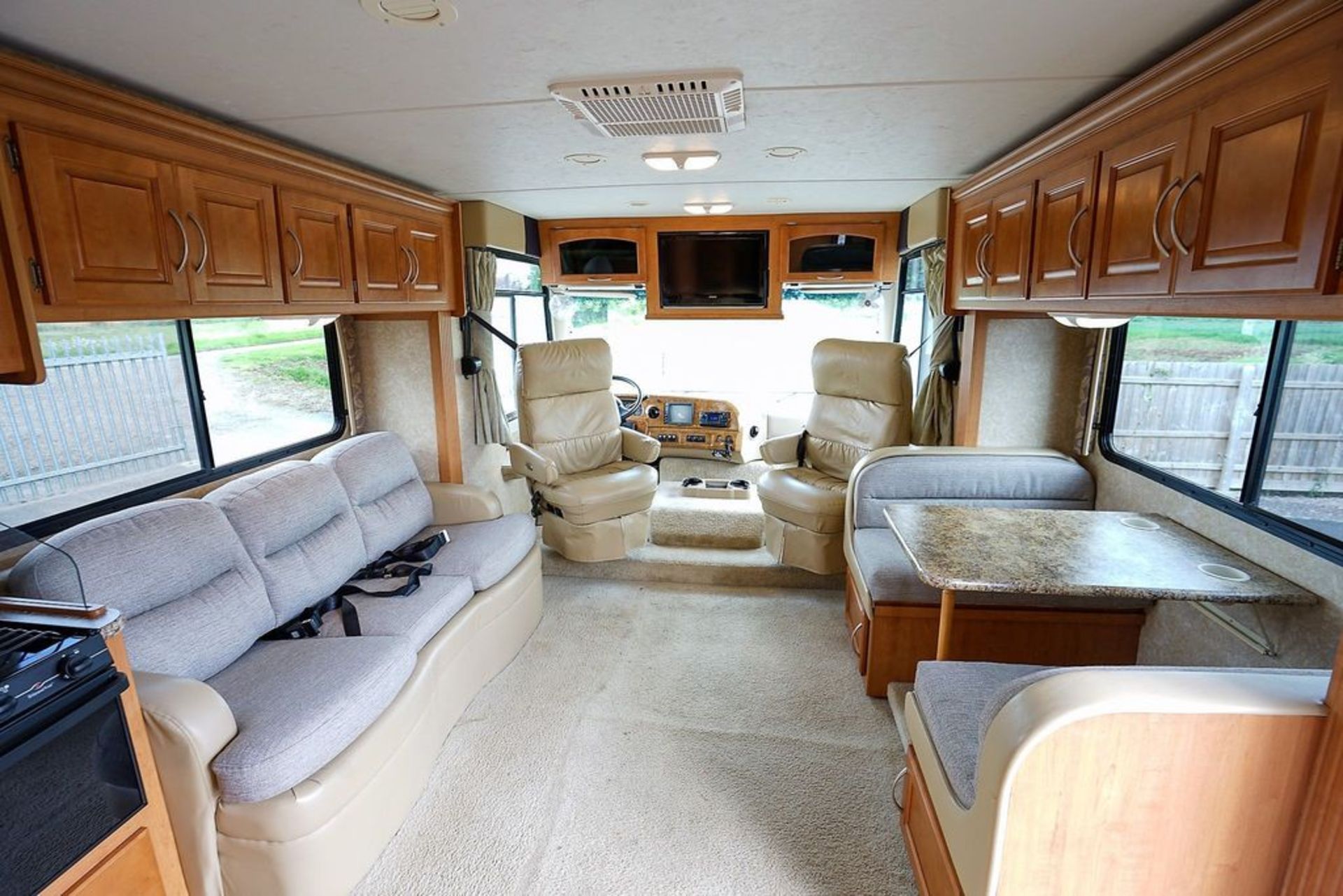 2009 Four Winds International Hurricane Motorhome - Image 7 of 22