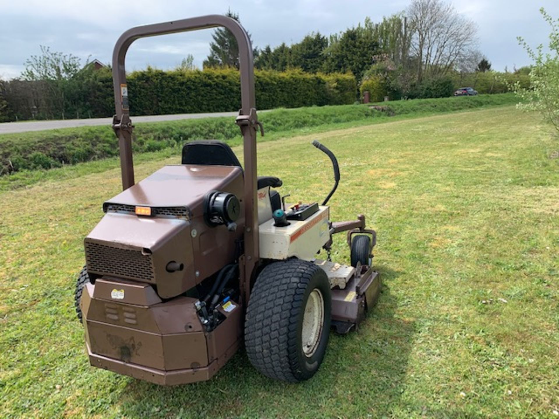 Grasshopper 322d Zero-turn mower Kubota diesel - Image 4 of 6