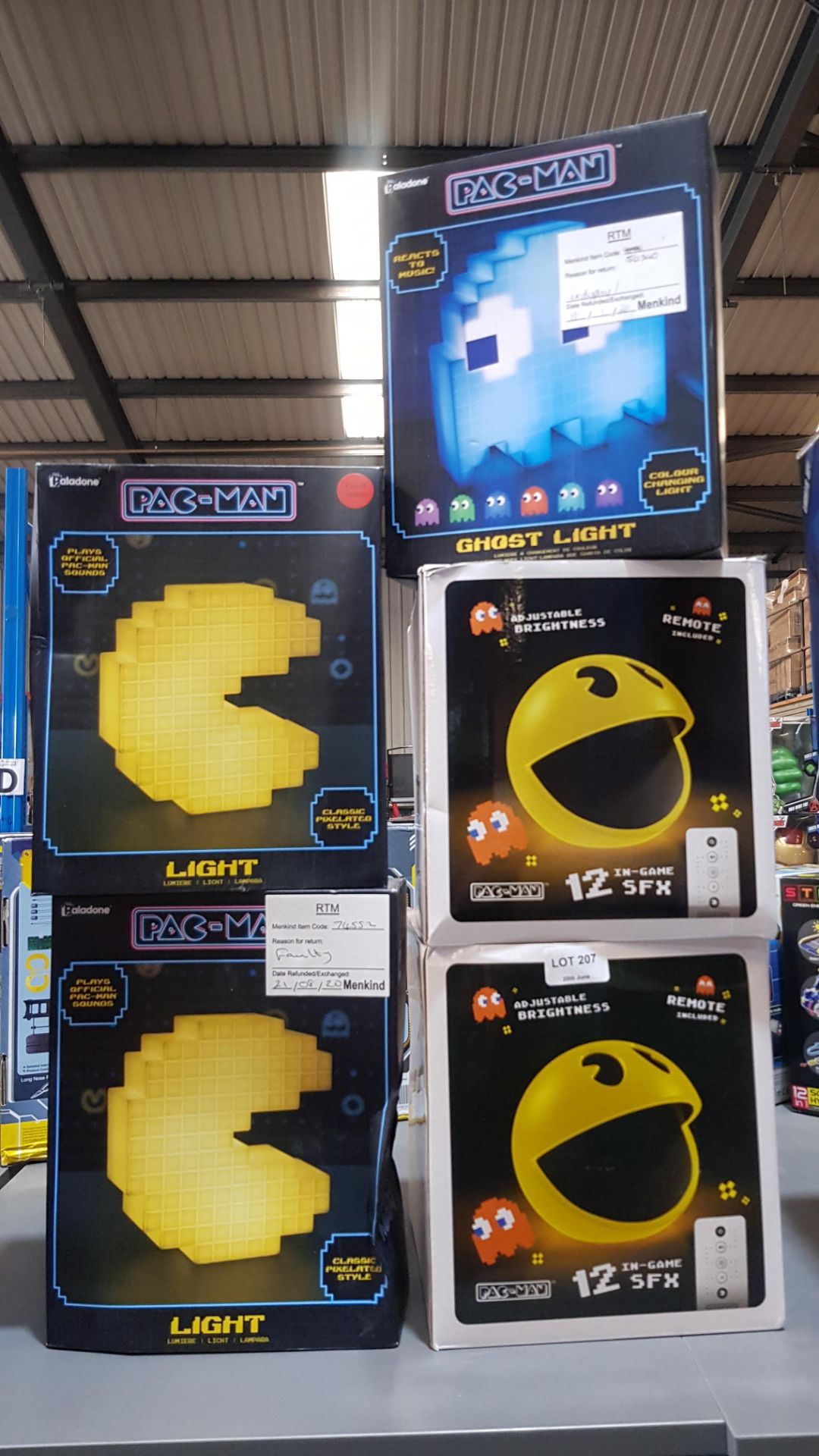 (R2C) 5 Items. 2x Pac Man Light With In Game SFX. 2x Paladone Pac Man Light With Sound. 1x Paladone - Image 4 of 4
