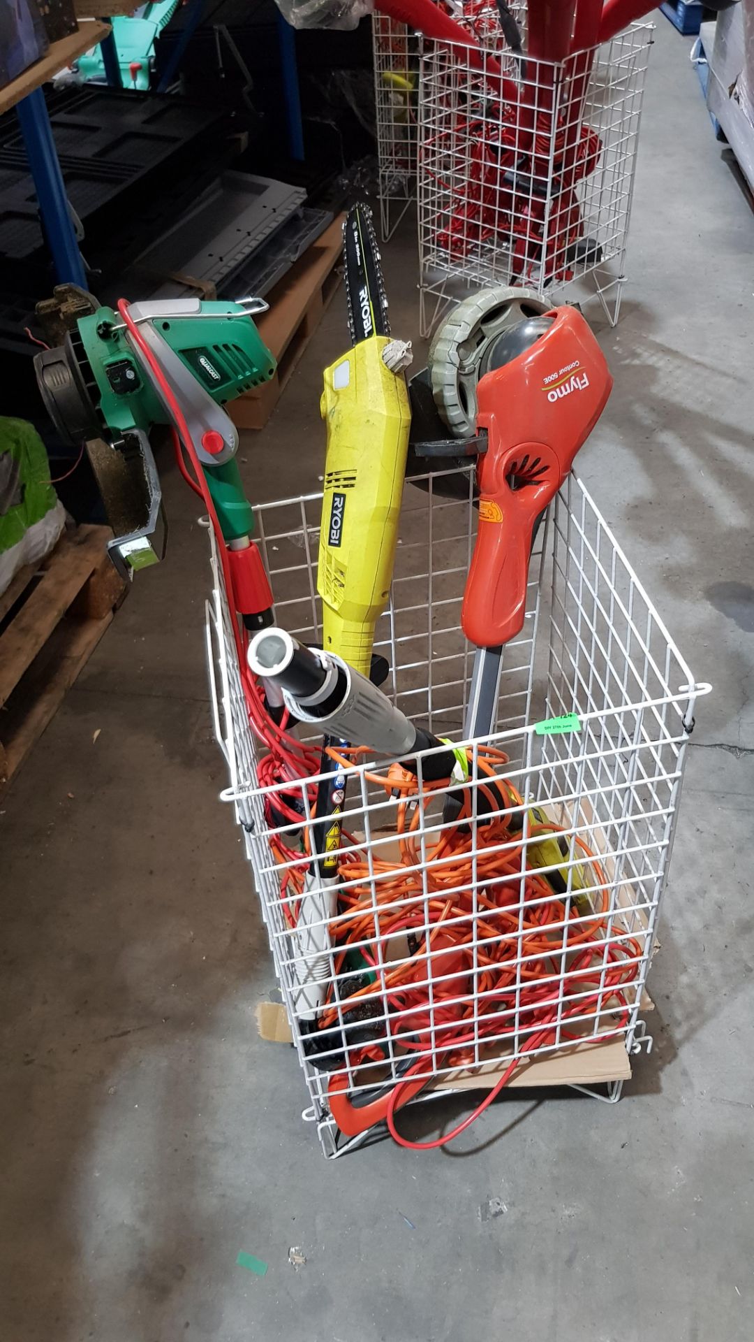(R10L) Contents Of Cage. 3 Items. 1x Ryobi Electric Pole Saw. 1x Flymo Contour 500E Strimmer. 1X Q - Image 4 of 4